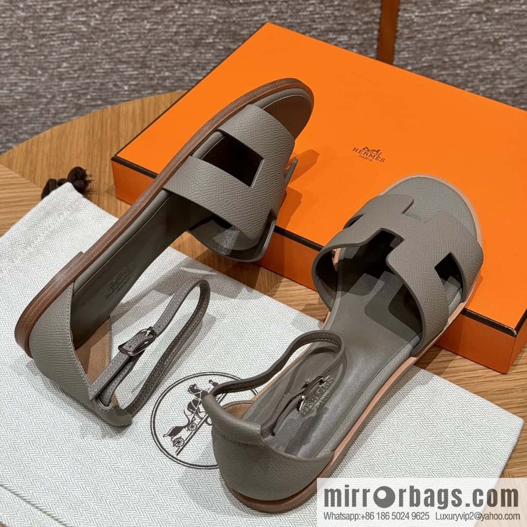 Hermès H's must-wear sandals in spring and summer