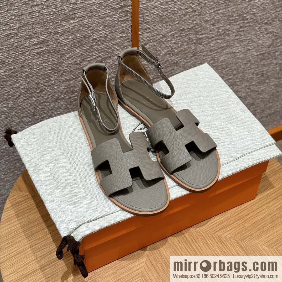 Hermès H's must-wear sandals in spring and summer