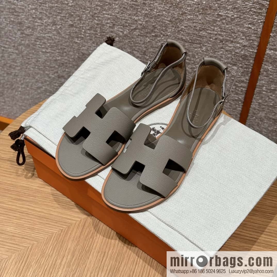 Hermès H's must-wear sandals in spring and summer