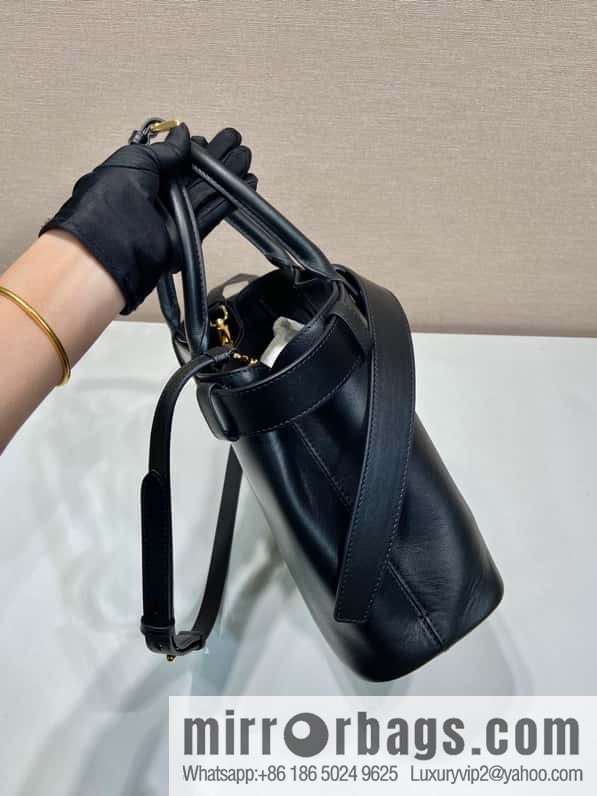 PRADA 🎉 new women's bag 🎉 1BA434S