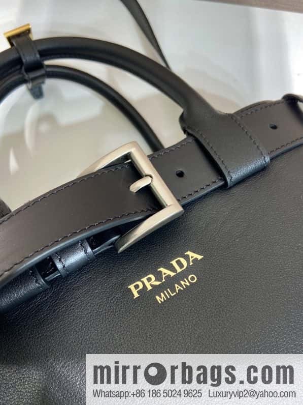 PRADA 🎉 new women's bag 🎉 1BA434S