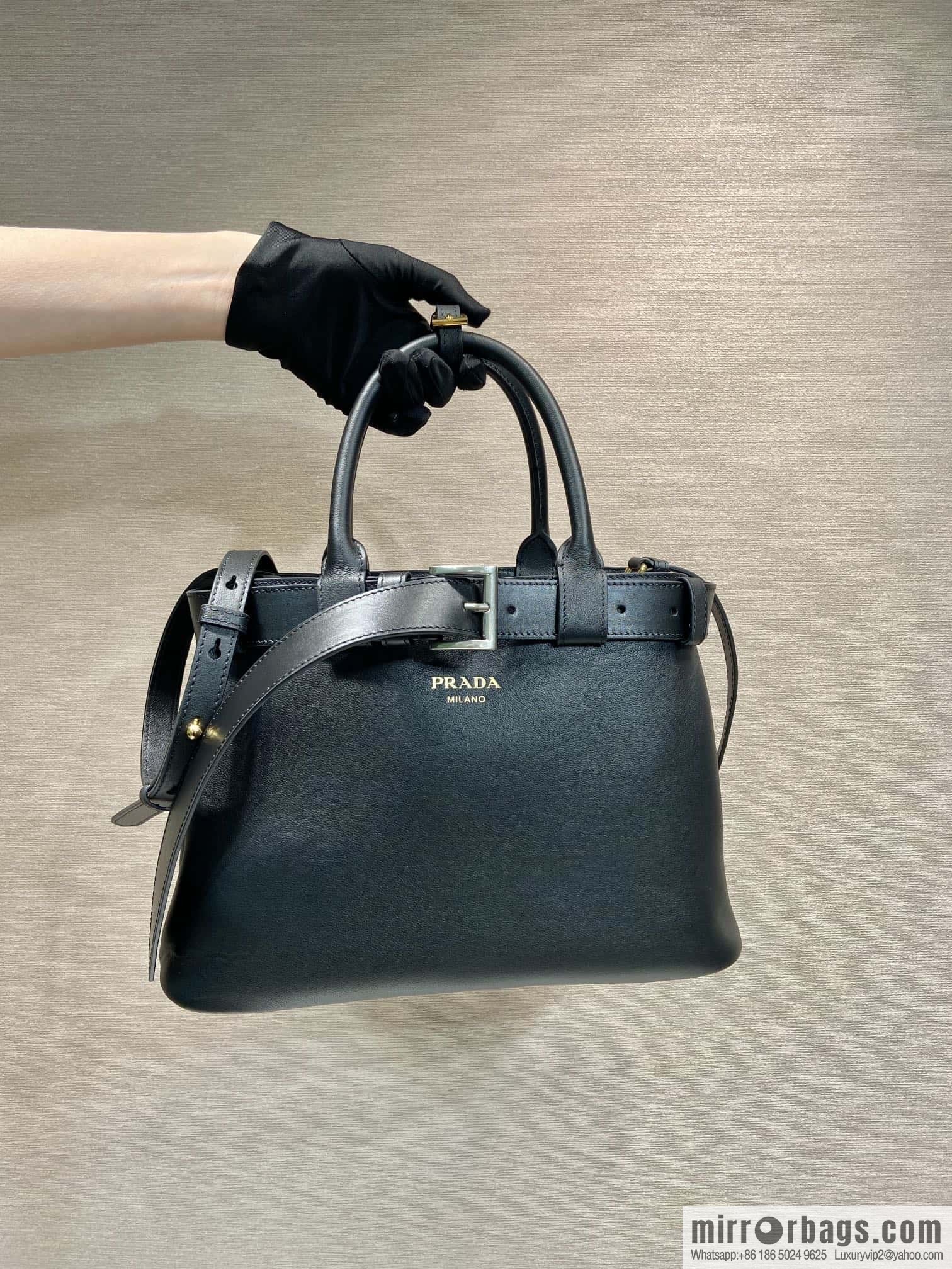 PRADA 🎉 new women's bag 🎉 1BA434S