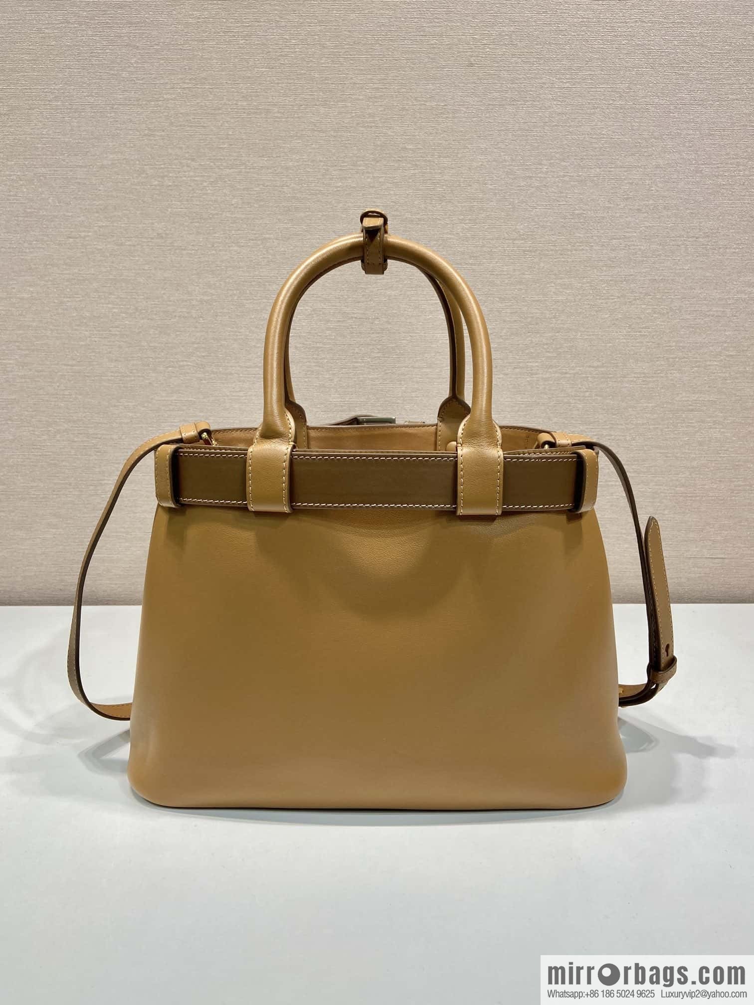 PRADA 🎉 new women's bag 🎉 1BA434S