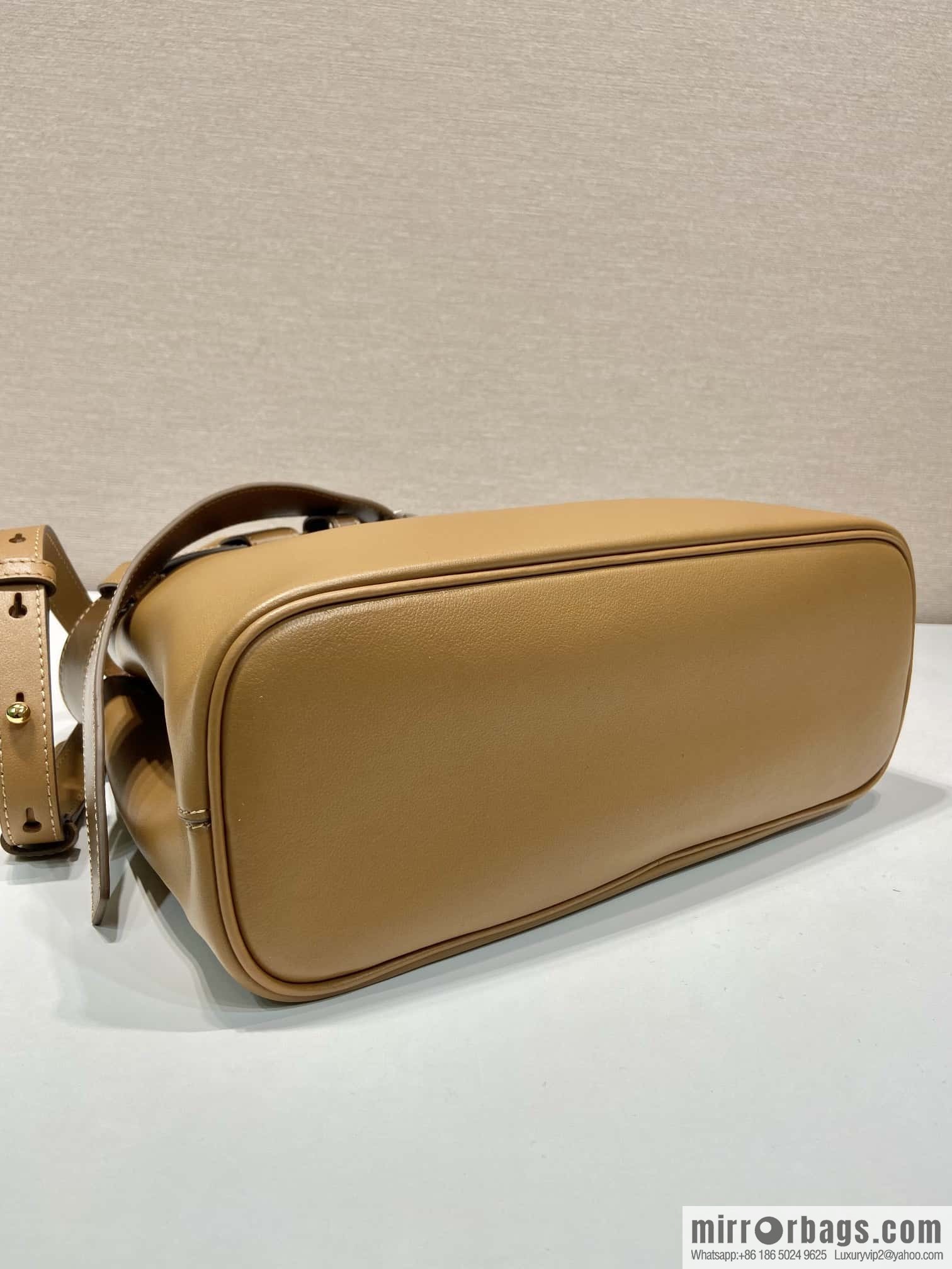 PRADA 🎉 new women's bag 🎉 1BA434S