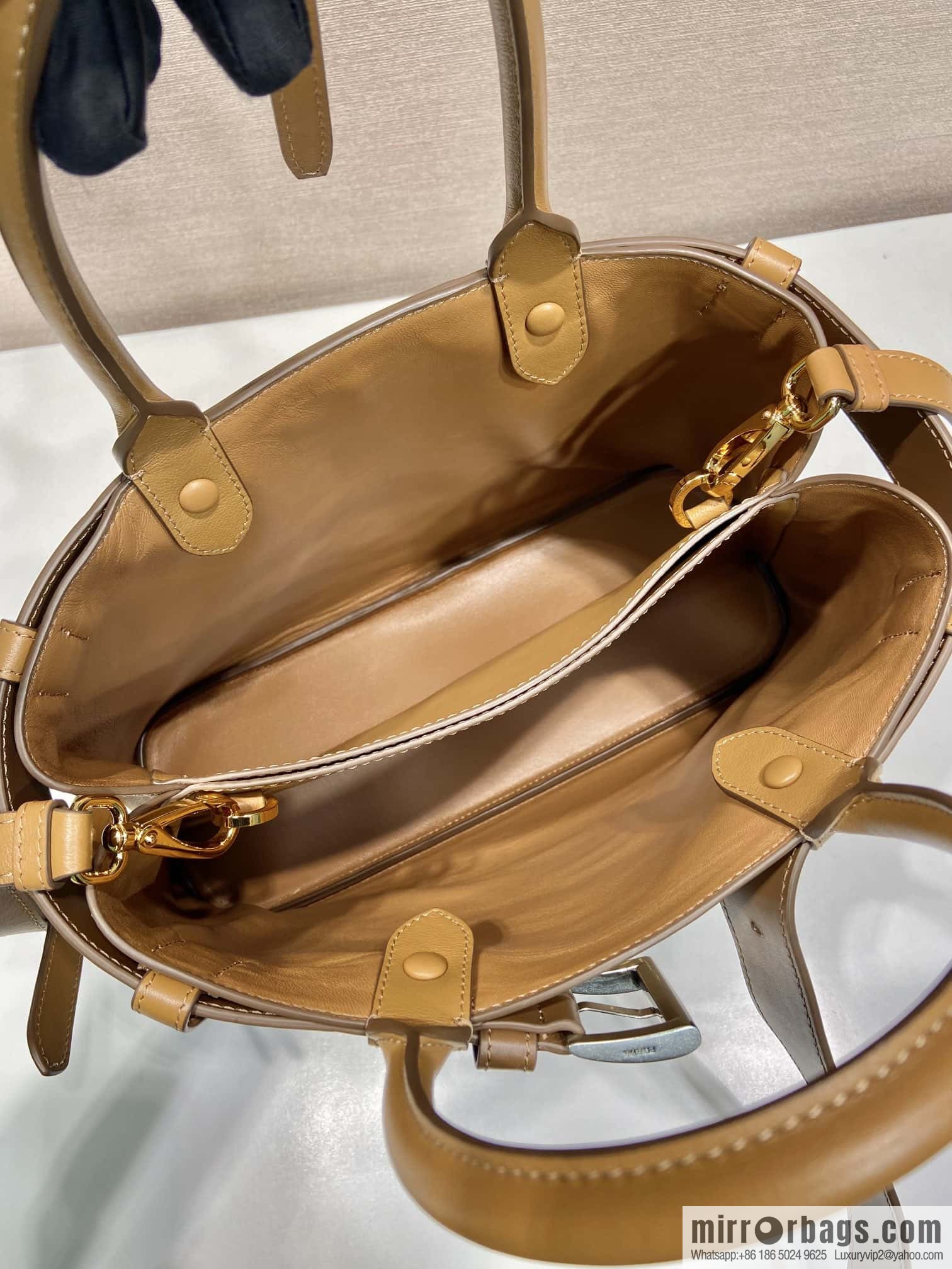 PRADA 🎉 new women's bag 🎉 1BA434S