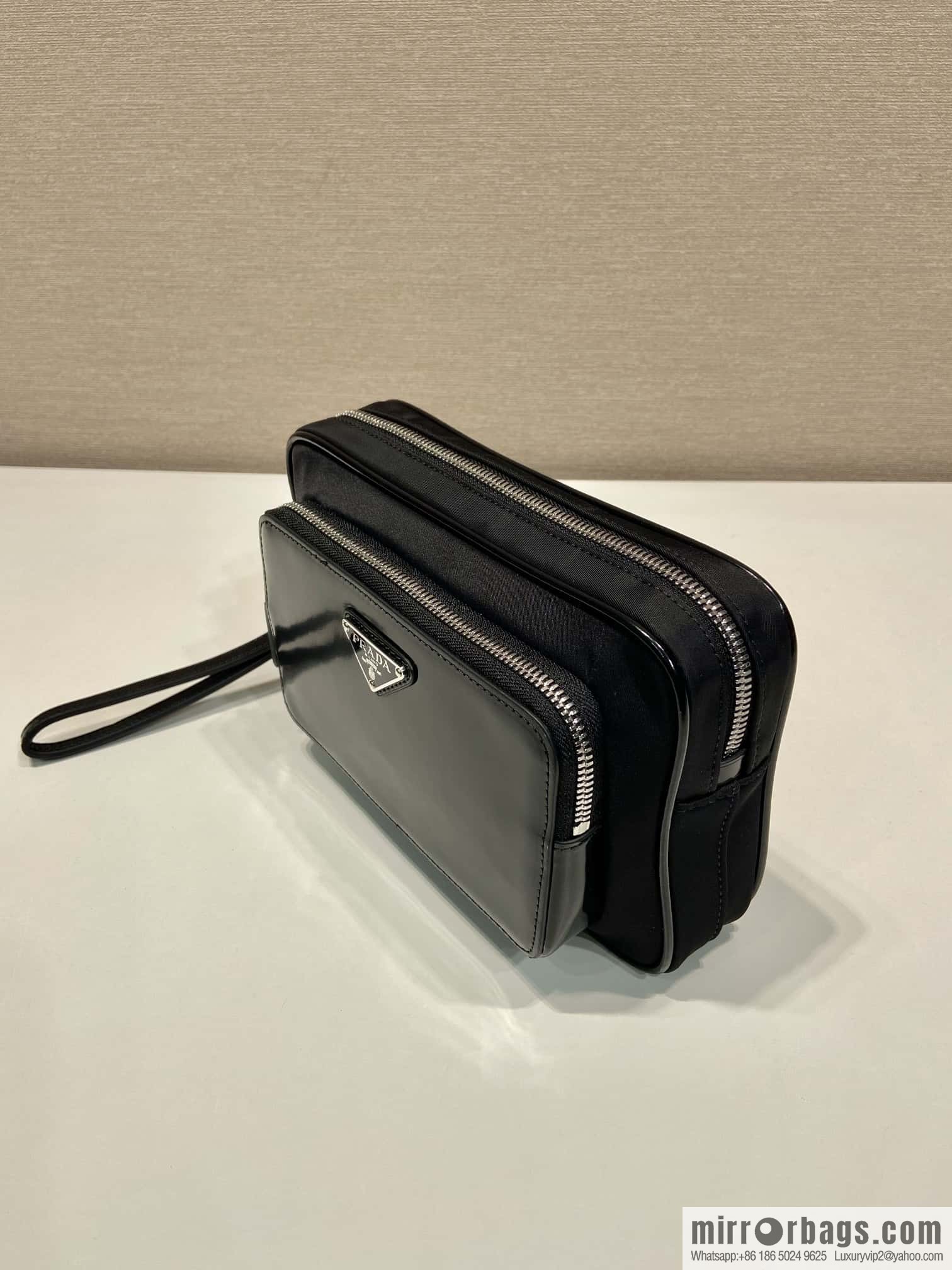 PRADA 🎉 new men's handbag 🎉 2VF041