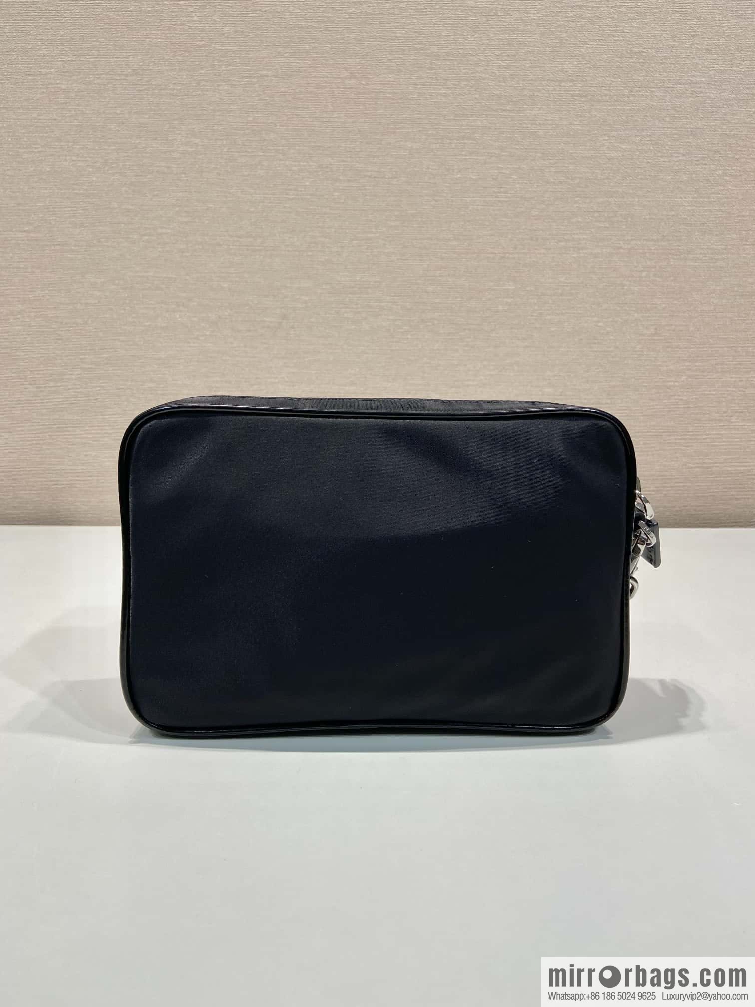 PRADA 🎉 new men's handbag 🎉 2VF041