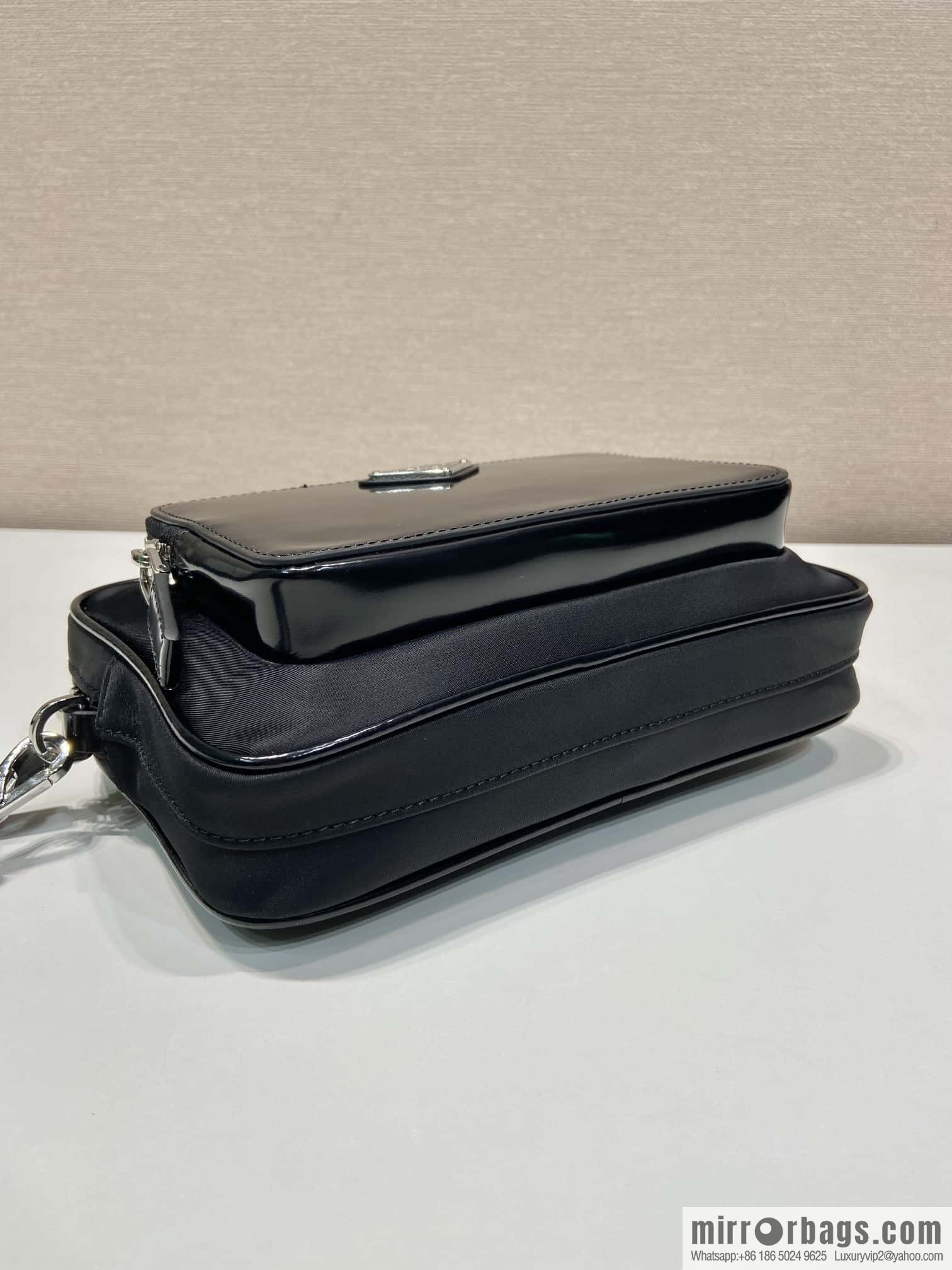 PRADA 🎉 new men's handbag 🎉 2VF041