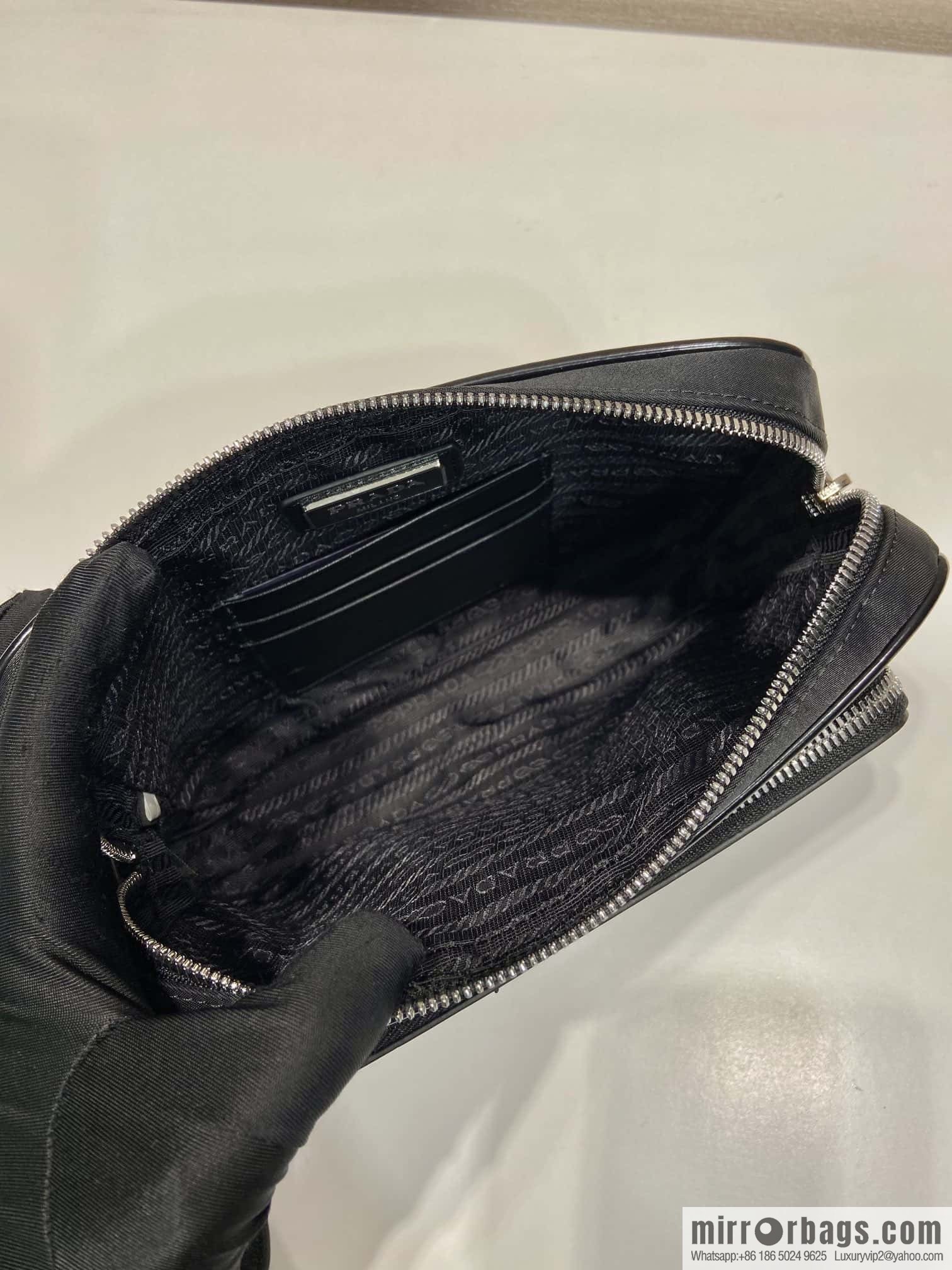 PRADA 🎉 new men's handbag 🎉 2VF041