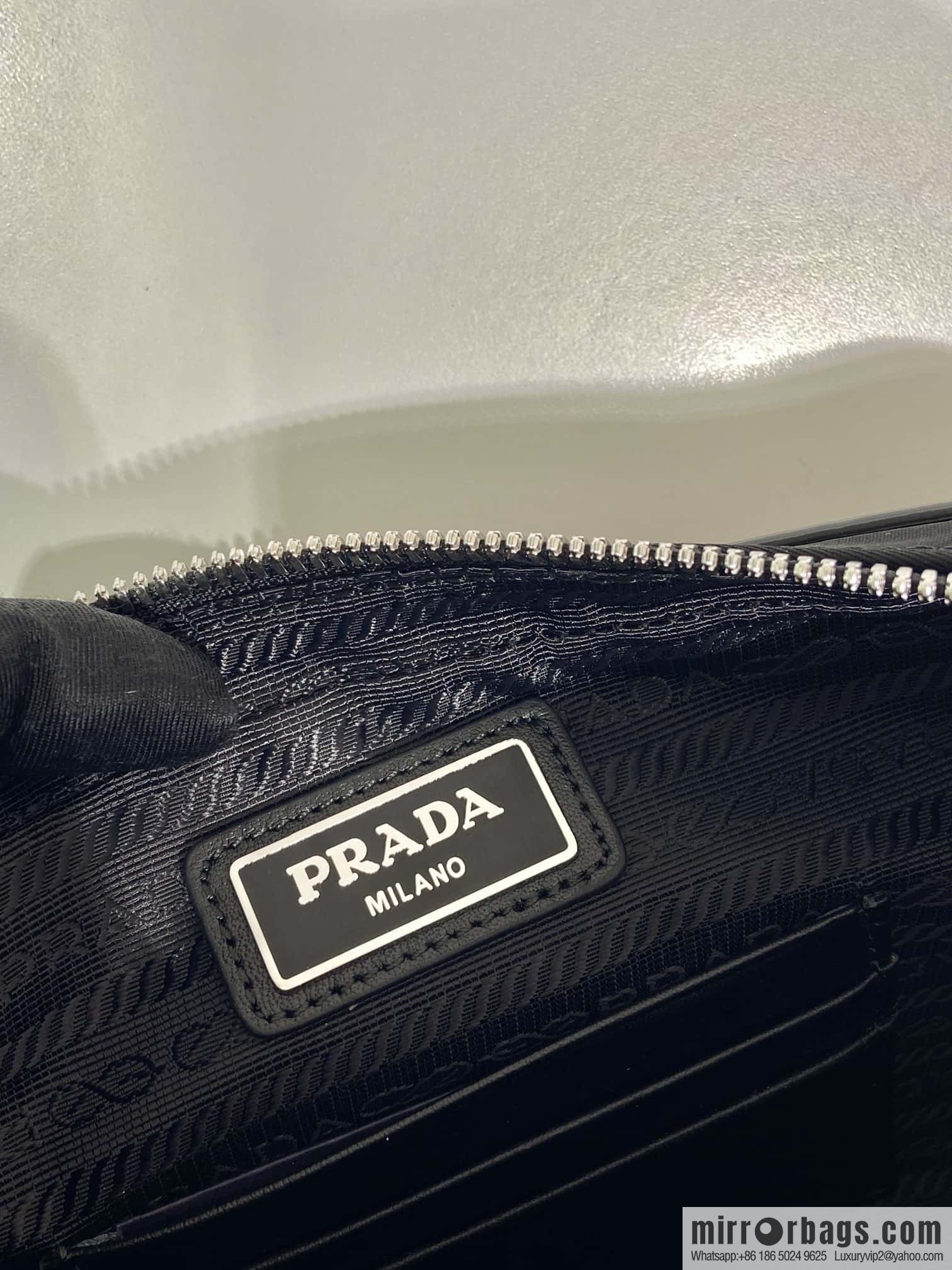 PRADA 🎉 new men's handbag 🎉 2VF041