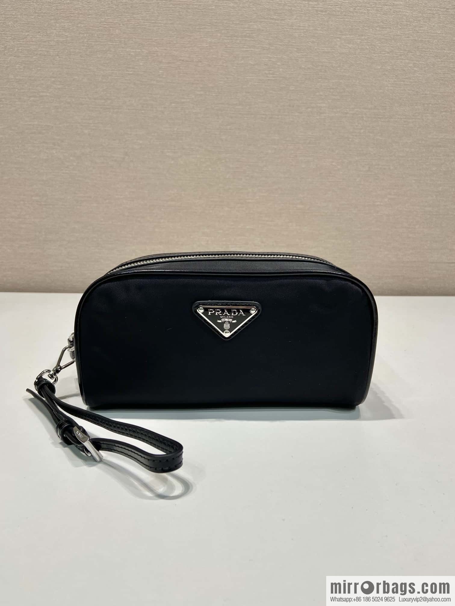 PRADA 🎉 new handbag 🎉 2NE063 Unisex common model