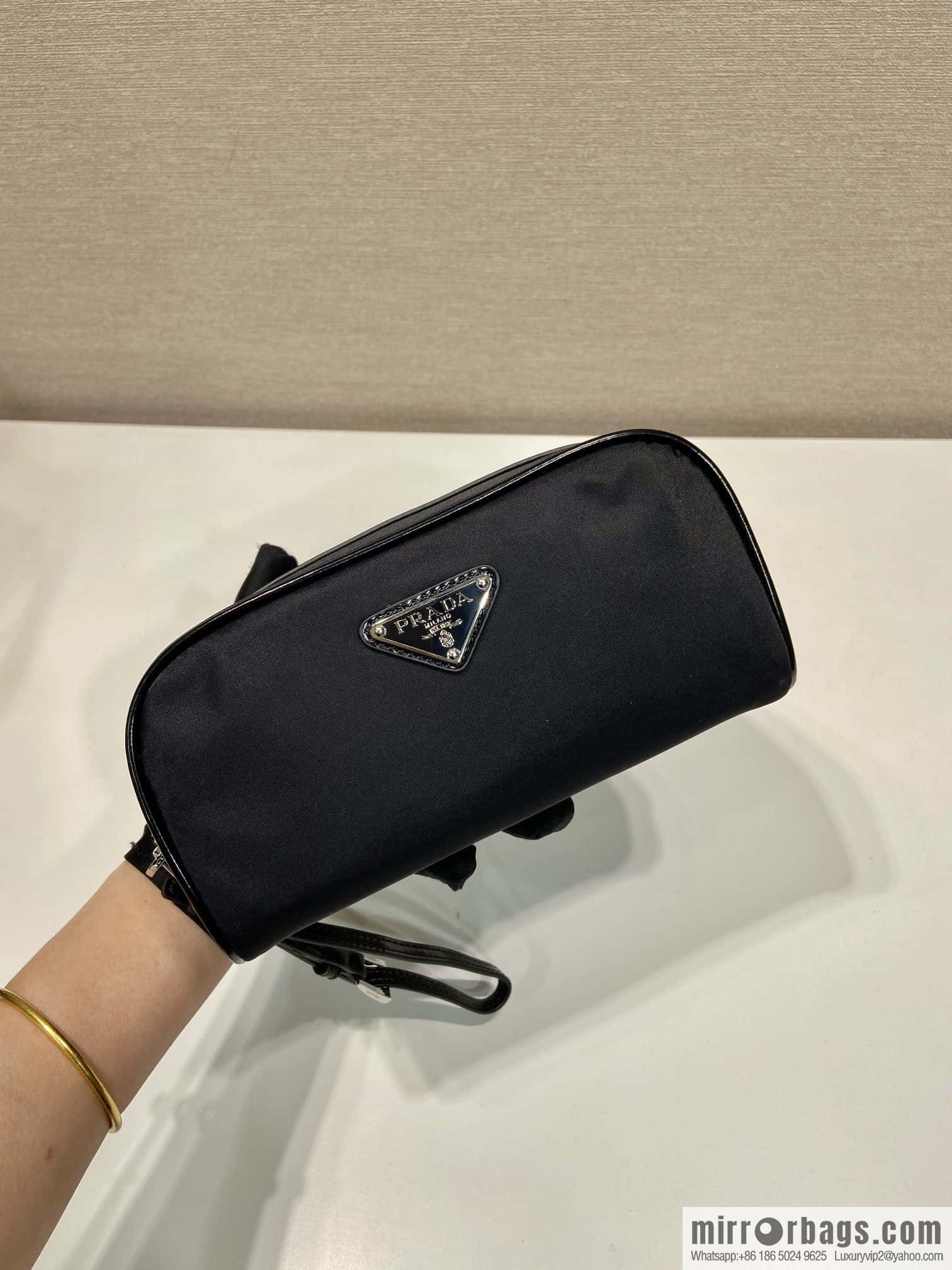 PRADA 🎉 new handbag 🎉 2NE063 Unisex common model