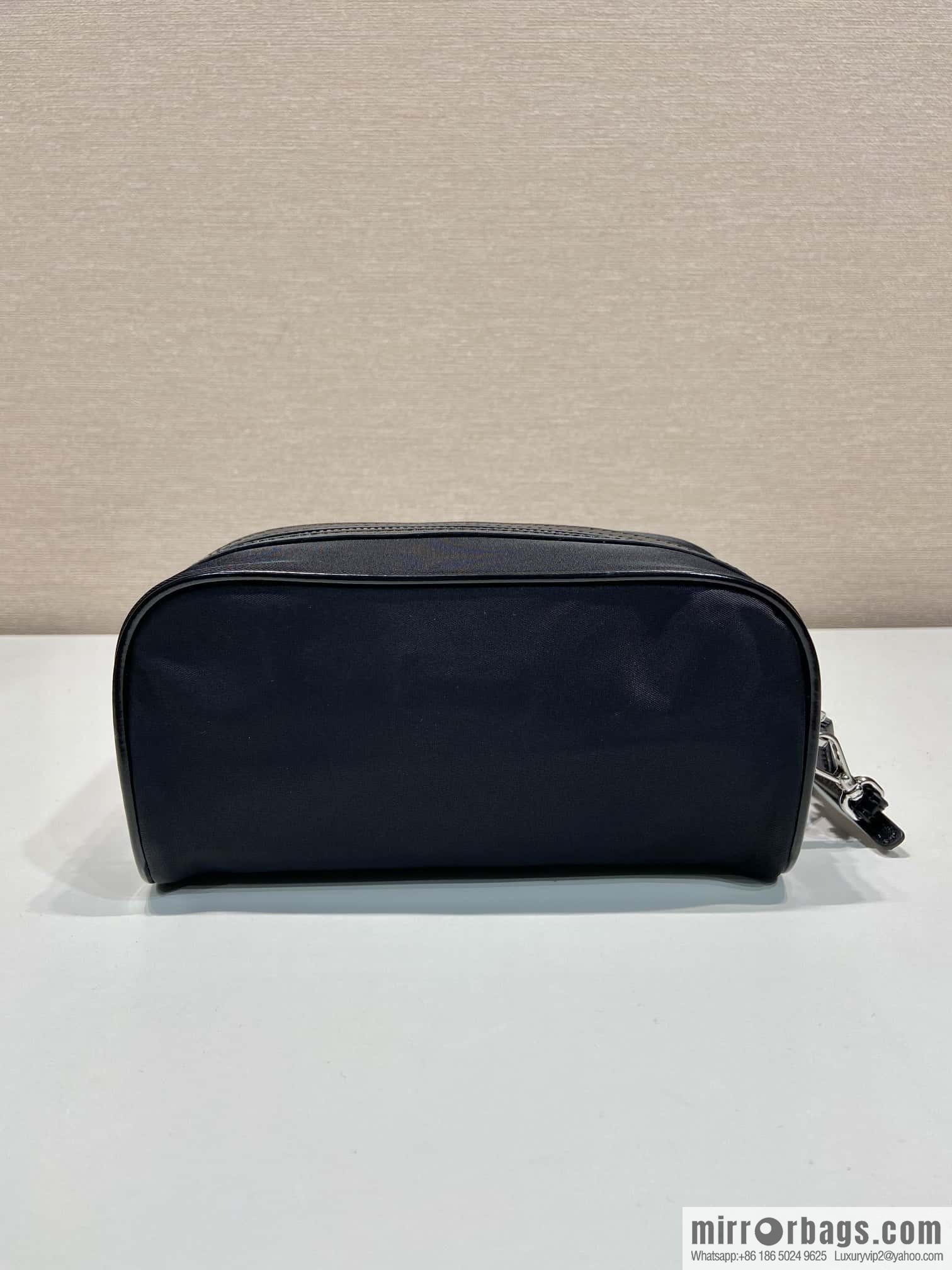 PRADA 🎉 new handbag 🎉 2NE063 Unisex common model
