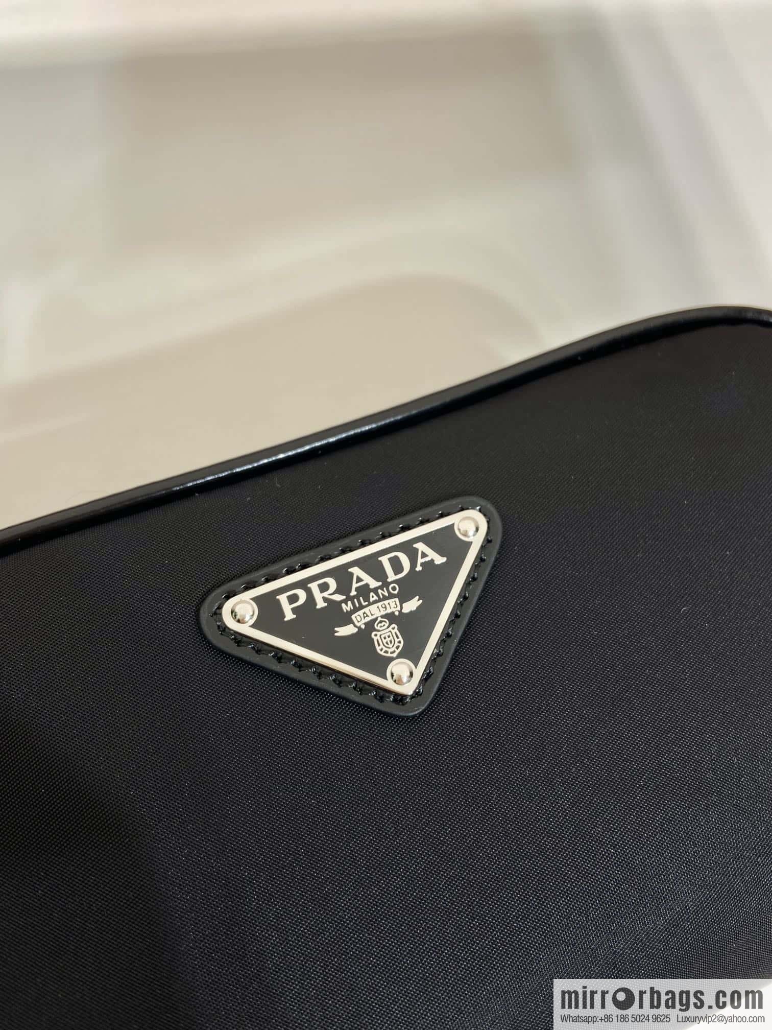 PRADA 🎉 new handbag 🎉 2NE063 Unisex common model