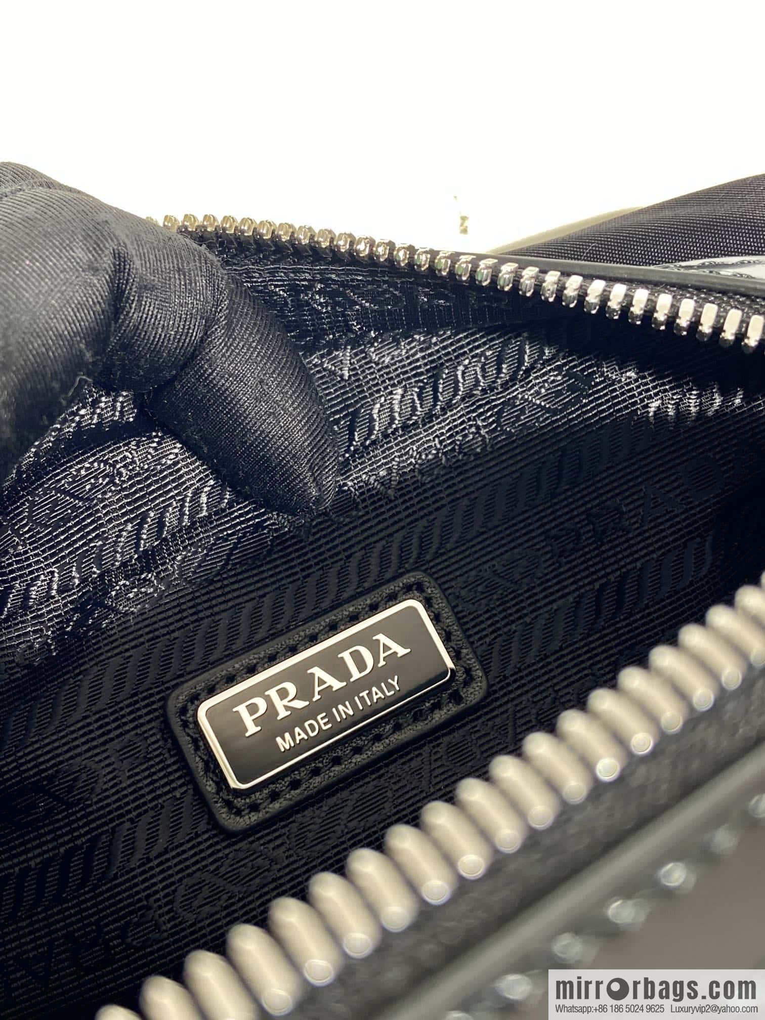 PRADA 🎉 new handbag 🎉 2NE063 Unisex common model