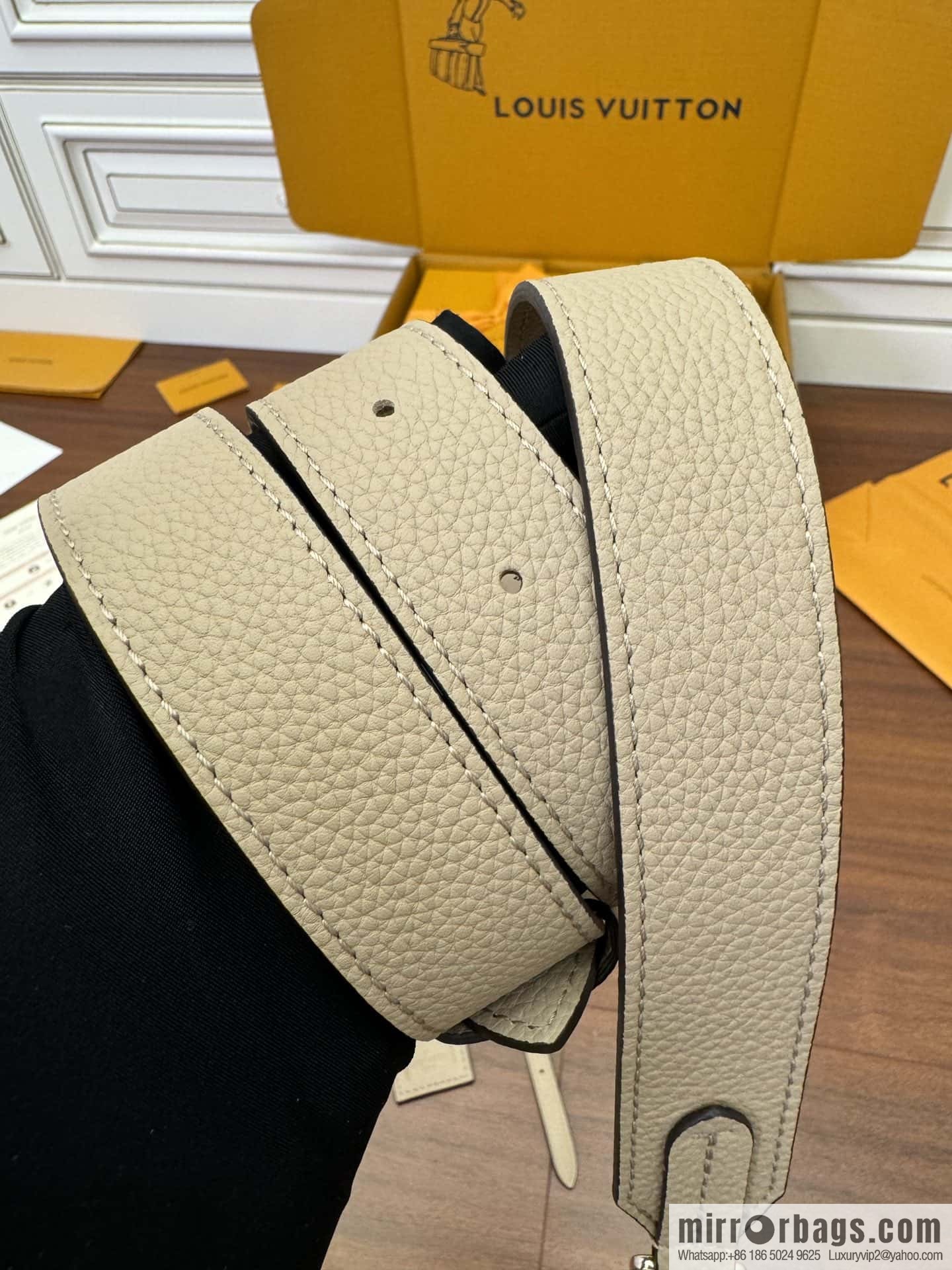 LV M24255 HAND IT ALL Small handbag