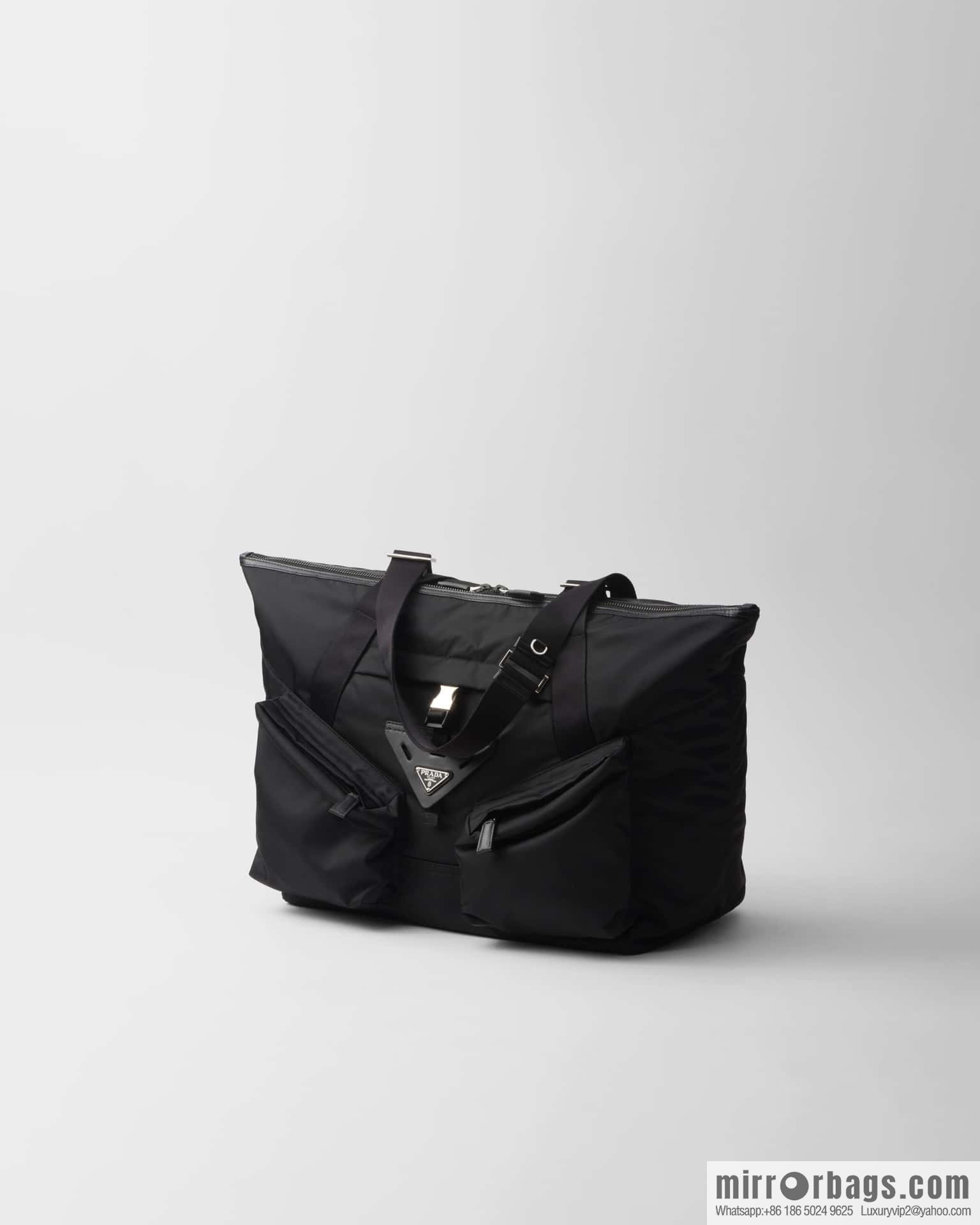 PRADA 🎉 travel bag 🎉 2VC040