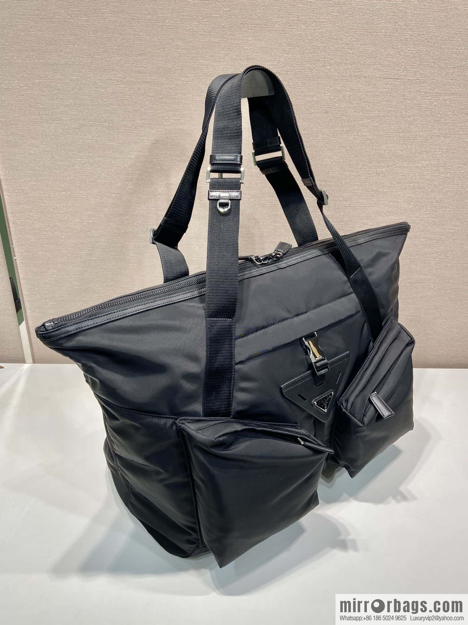 PRADA 🎉 travel bag 🎉 2VC040