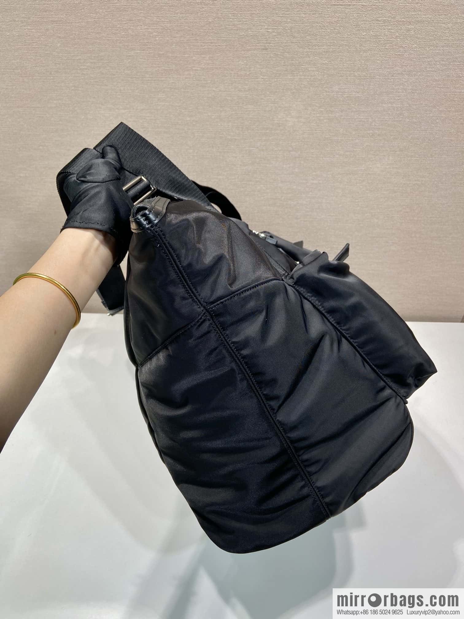 PRADA 🎉 travel bag 🎉 2VC040