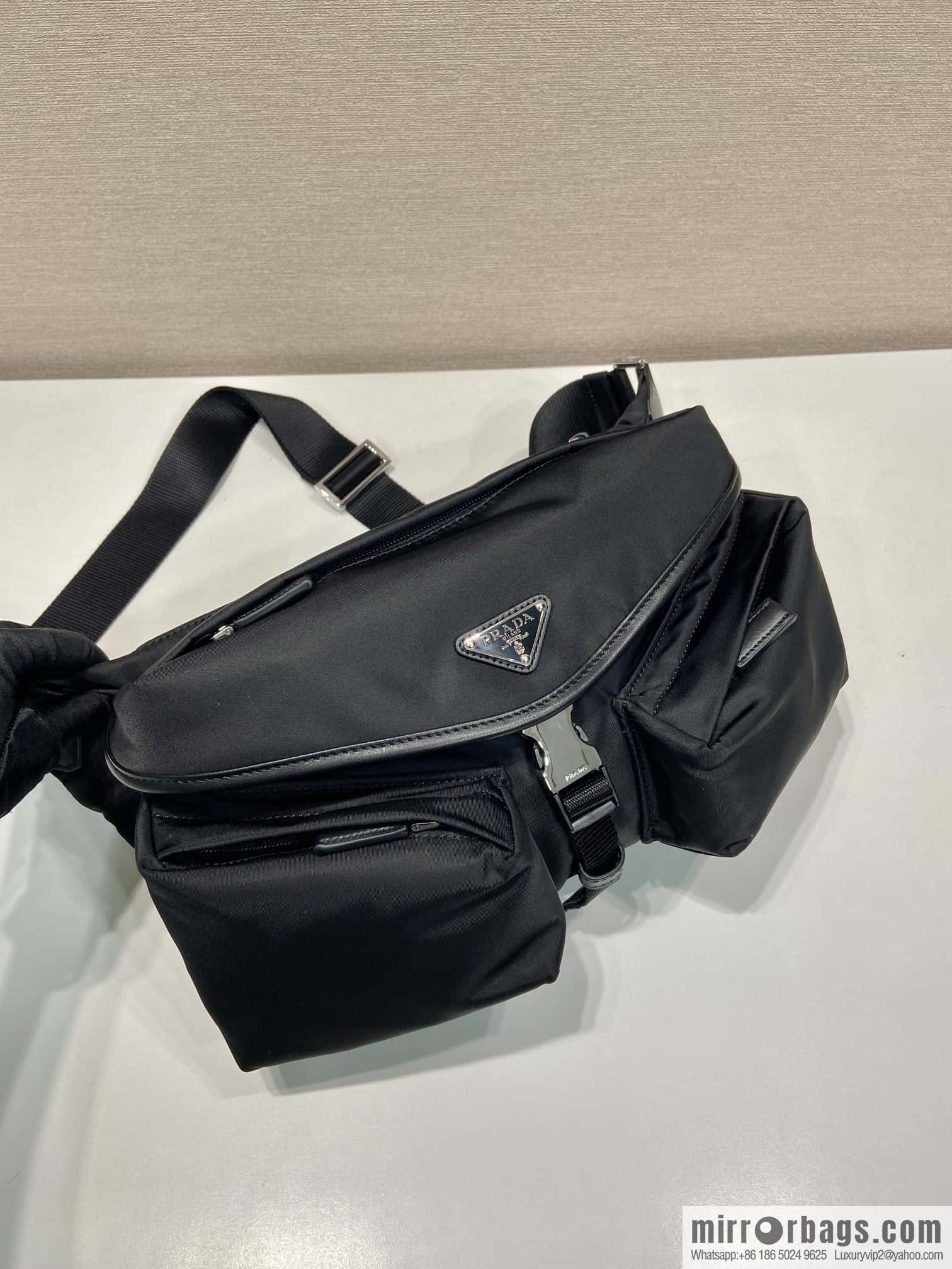 PRADA 🎉 new 🎉 2VH175 shoulder bag