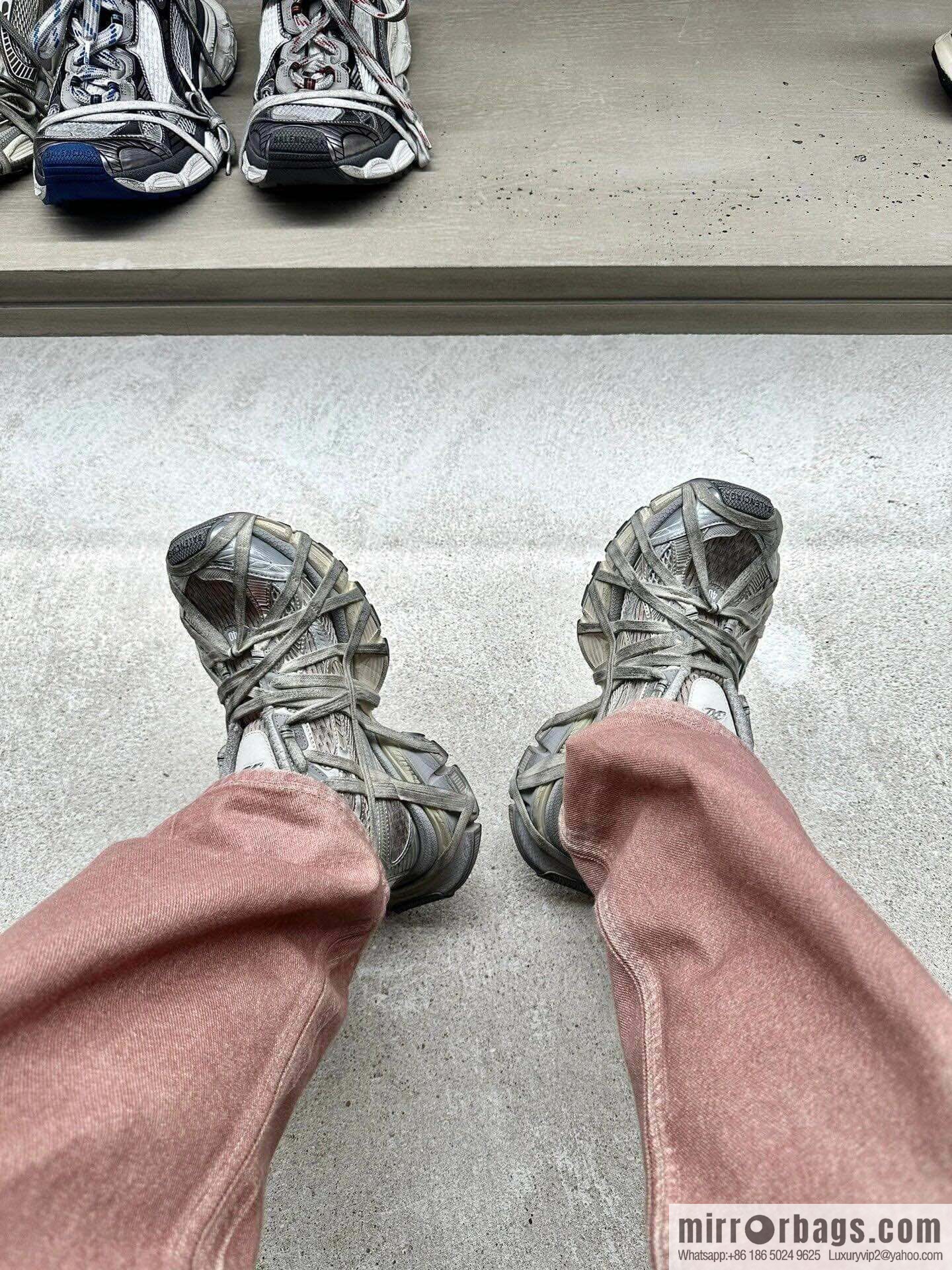 𝐁𝐚𝐥𝐞𝐧𝐜𝐢𝐚𝐠𝐚• 3 𝐗𝐋|||𝟐𝟎𝟐𝟒 retro old sports dad shoes, spider web 🕸️ straps upgrade