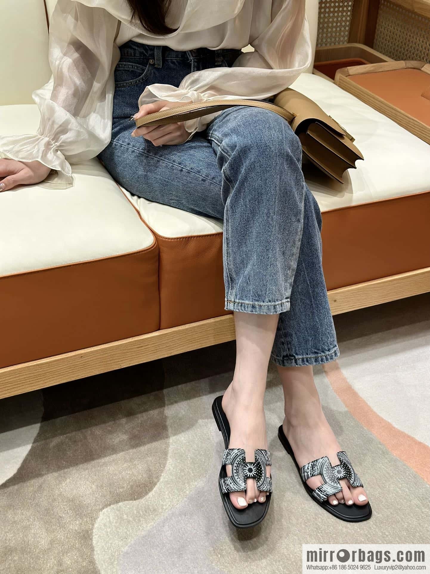 Hermès H's new printed slippers