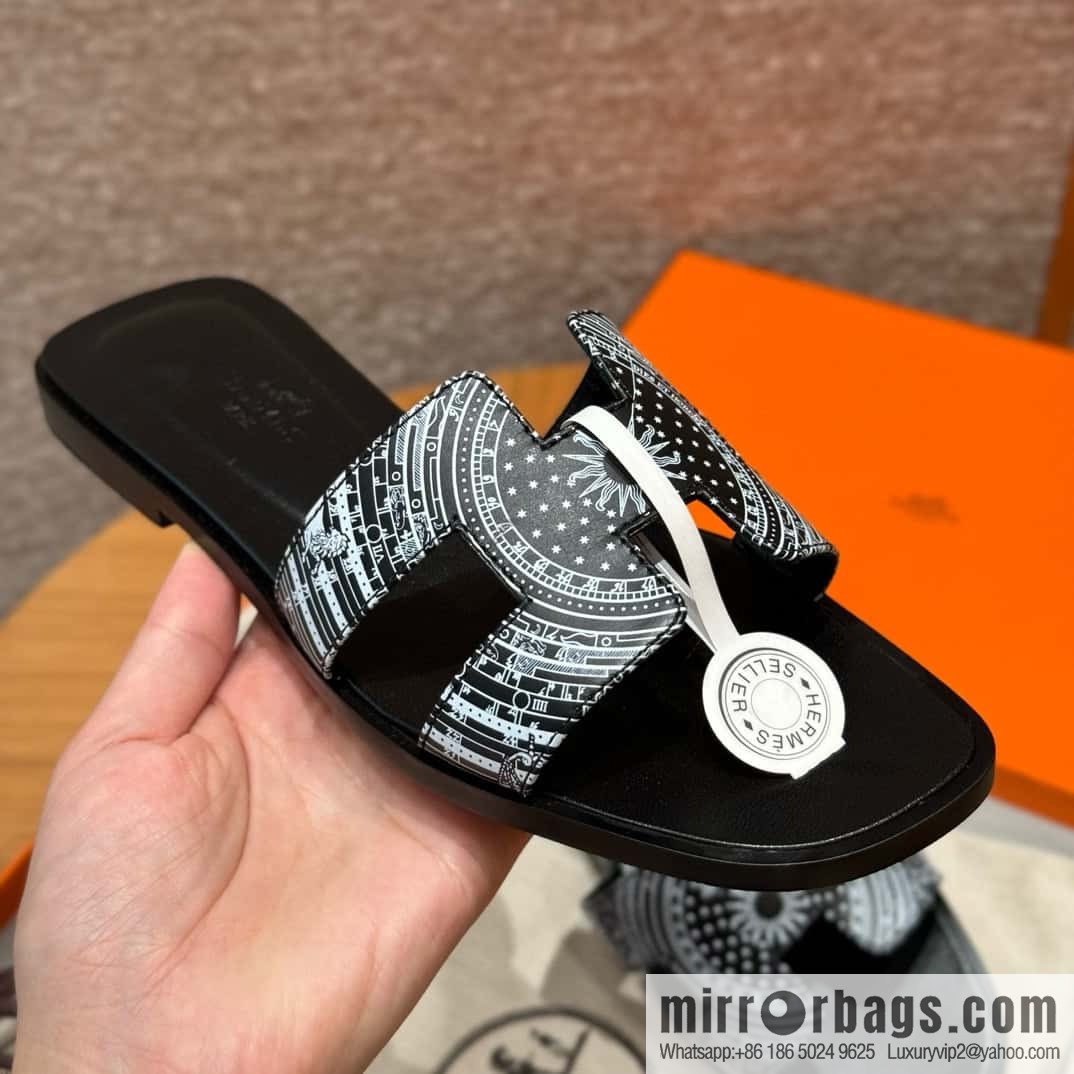 Hermès H's new printed slippers