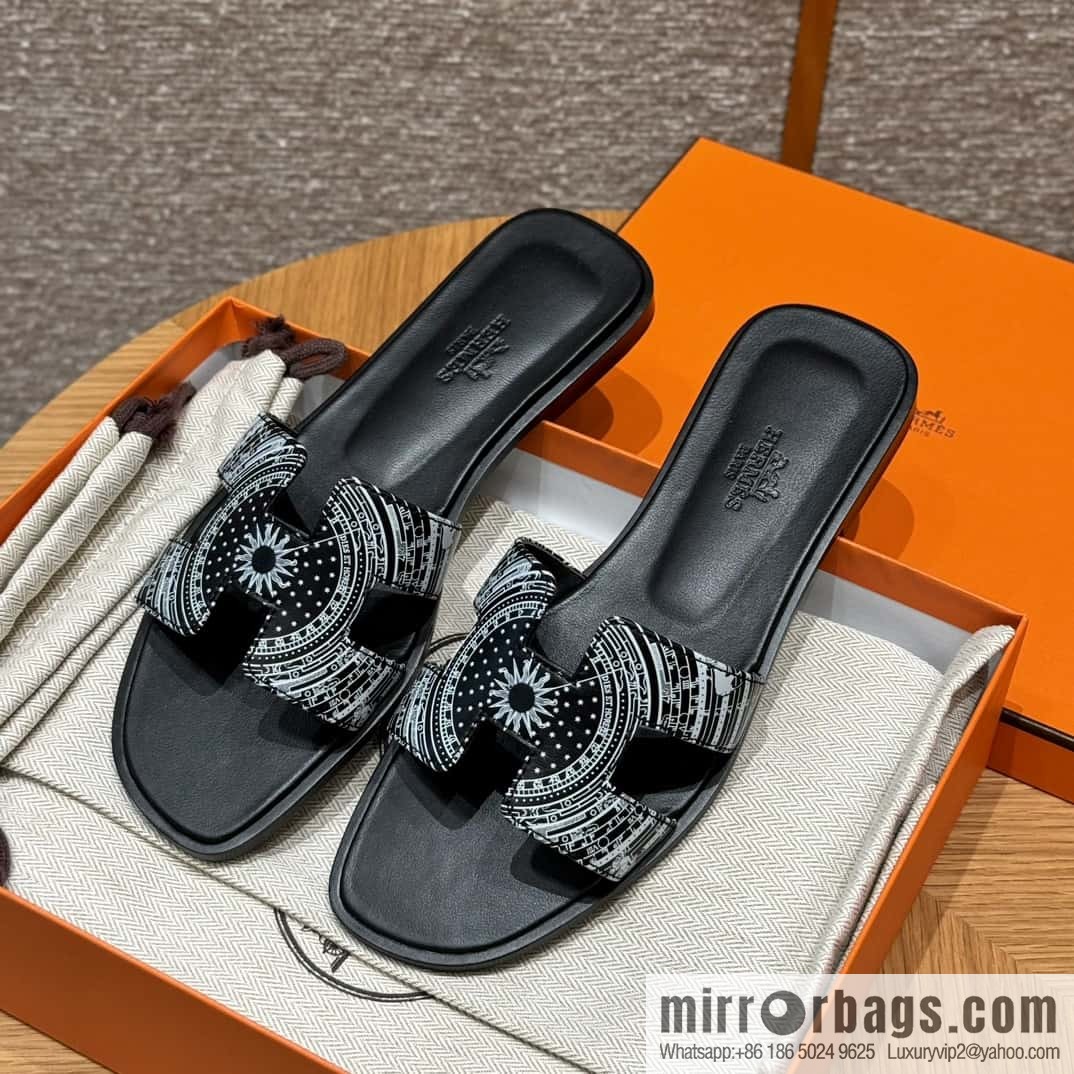 Hermès H's new printed slippers
