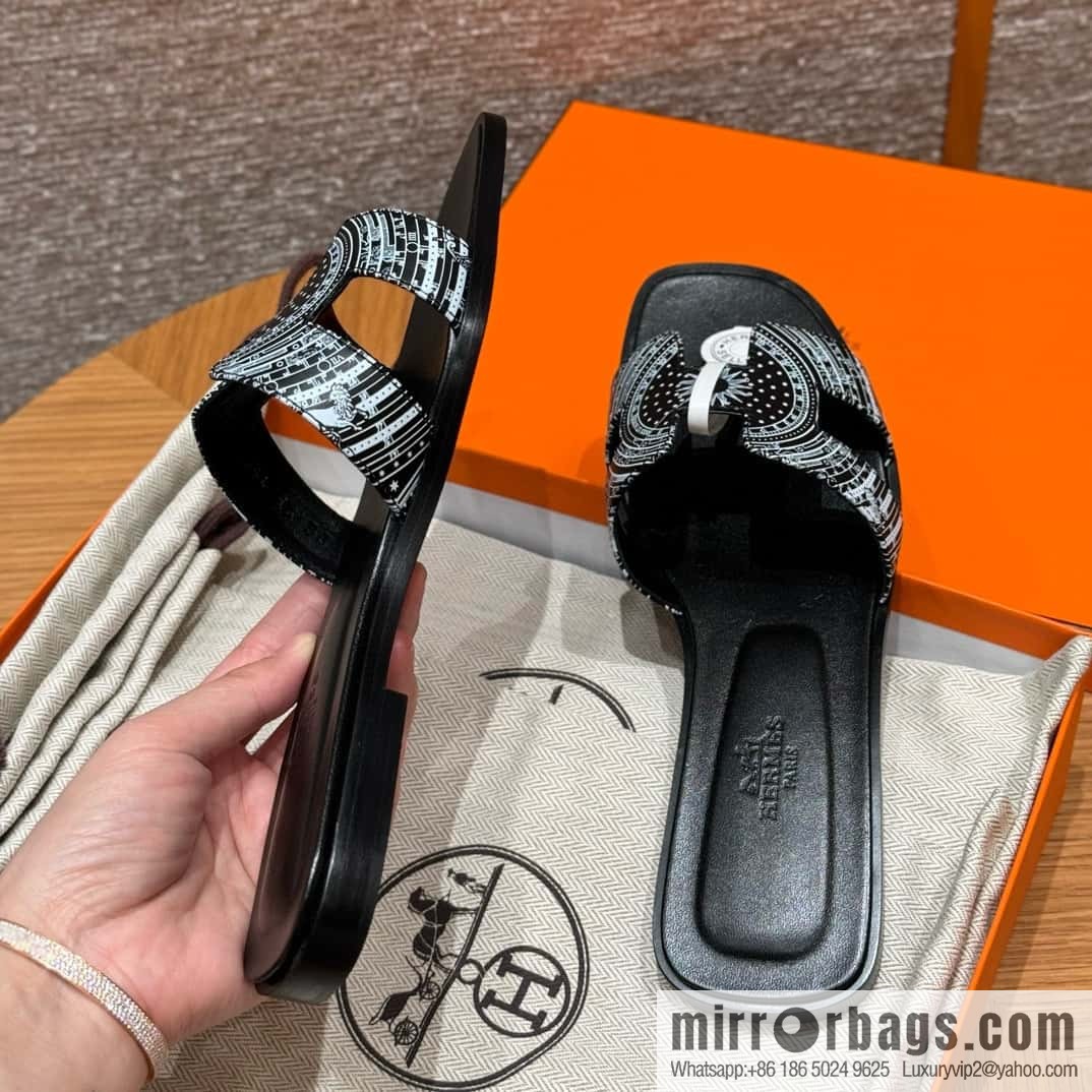 Hermès H's new printed slippers