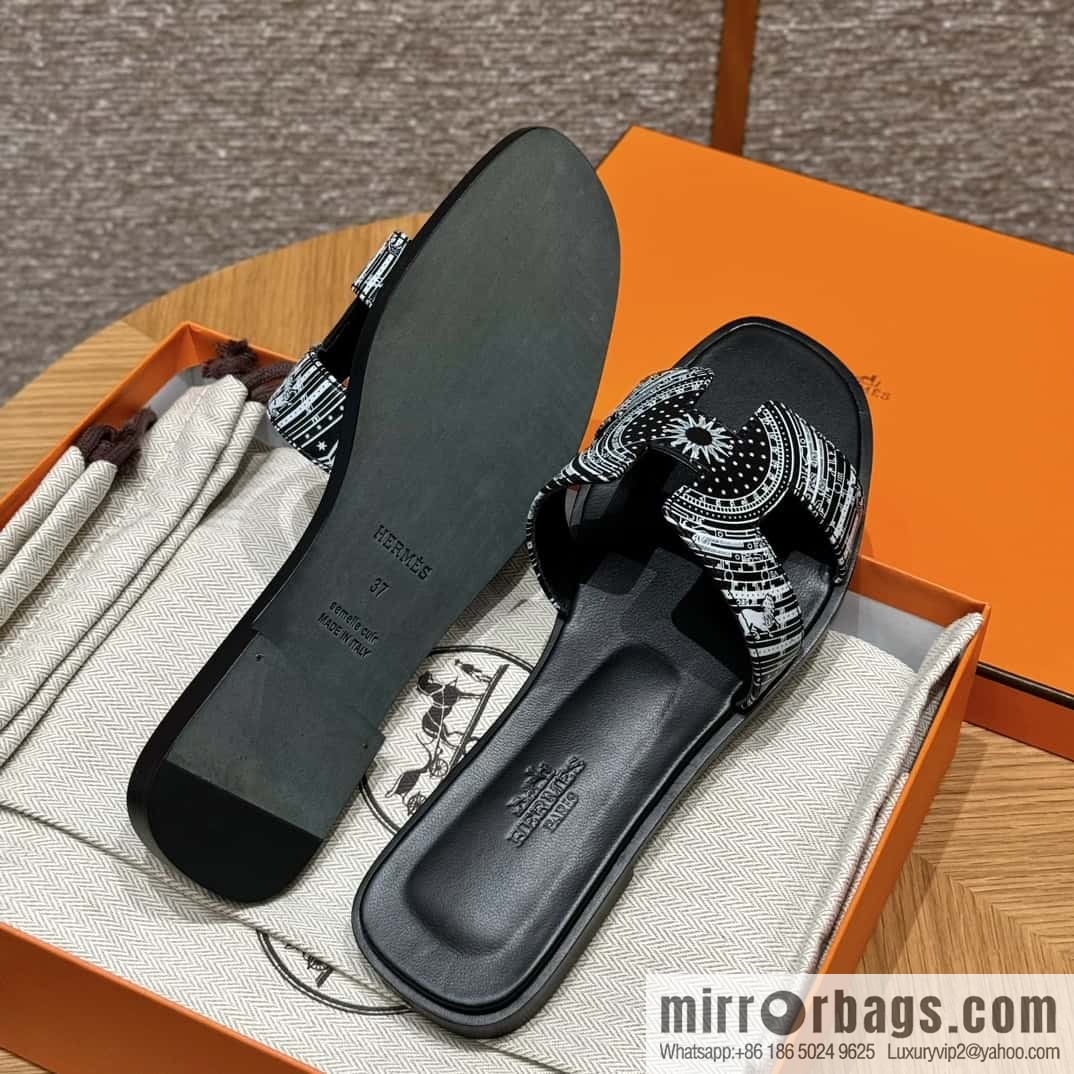 Hermès H's new printed slippers
