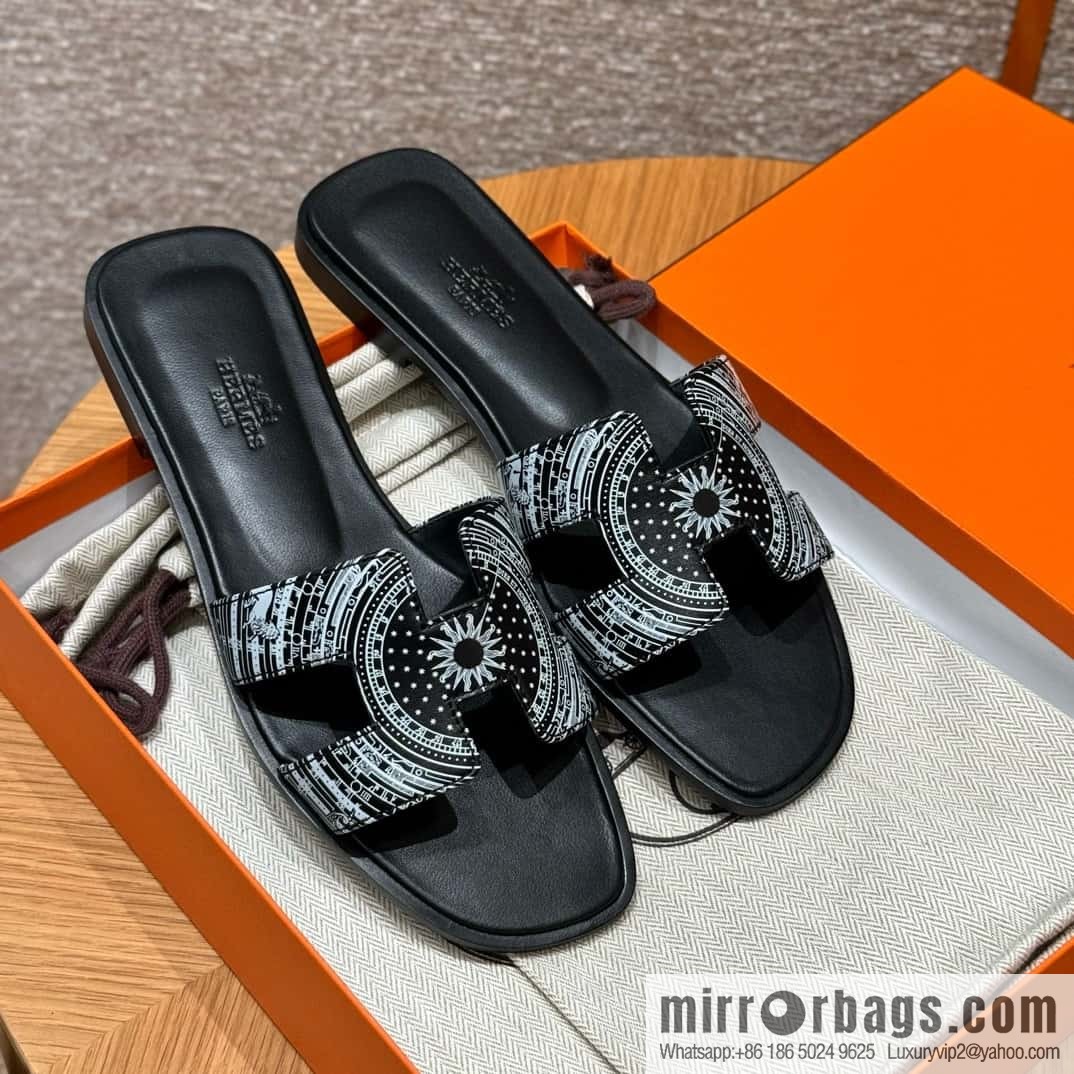 Hermès H's new printed slippers