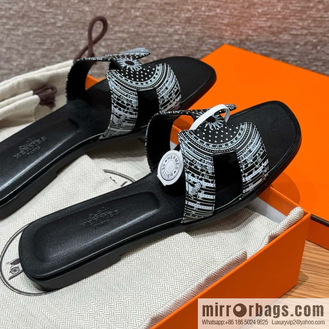 Hermès H's new printed slippers
