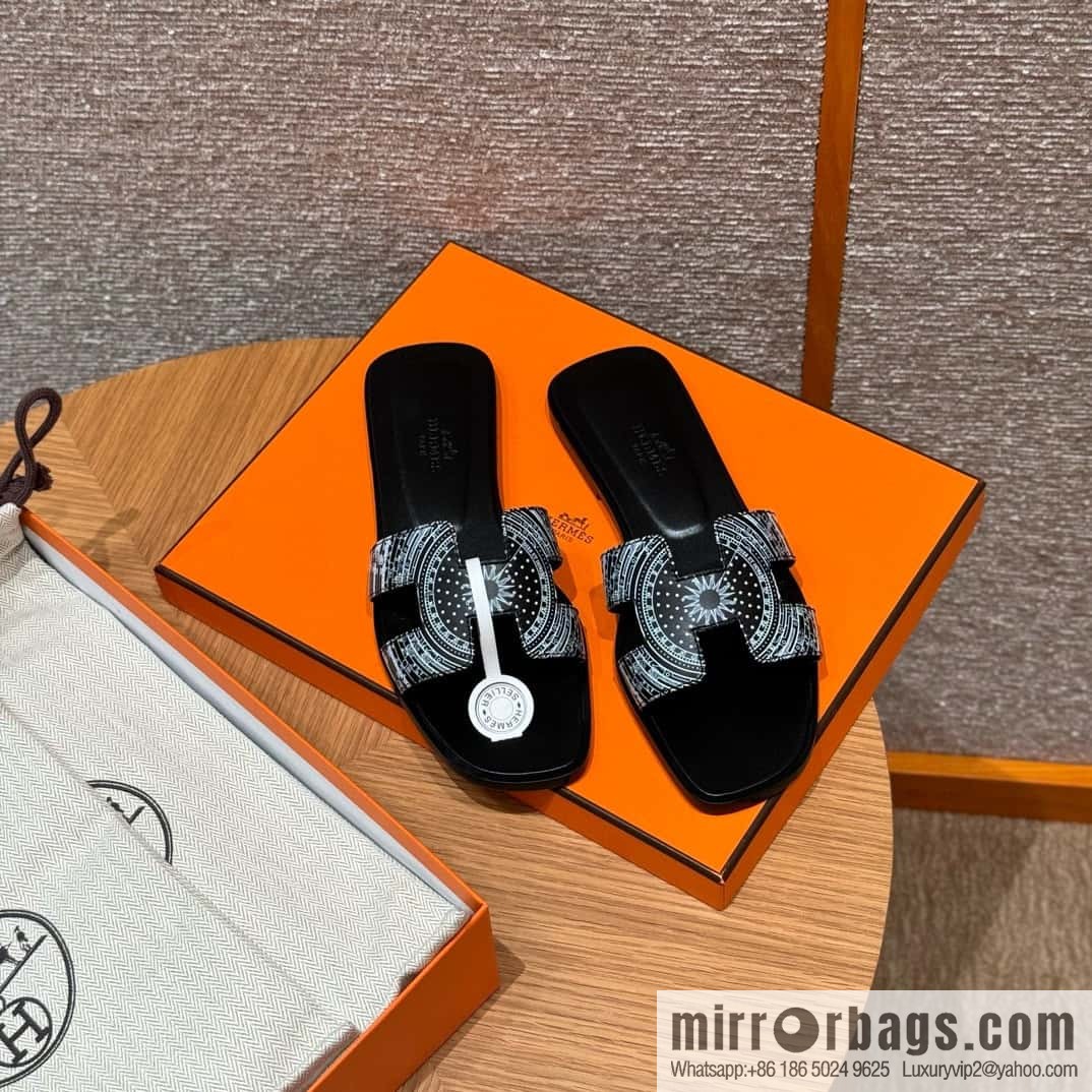 Hermès H's new printed slippers