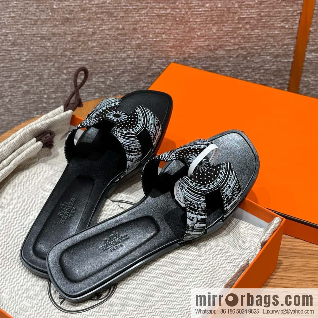 Hermès H's new printed slippers