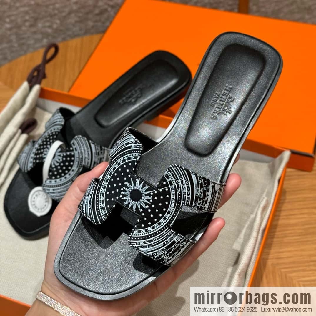 Hermès H's new printed slippers