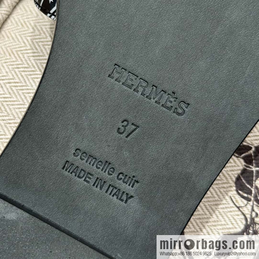 Hermès H's new printed slippers