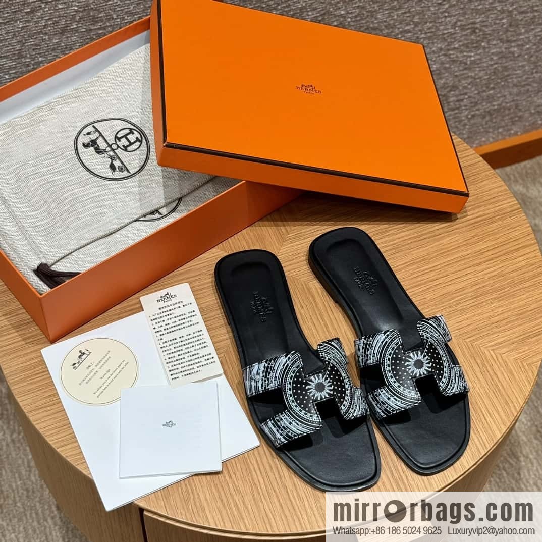 Hermès H's new printed slippers