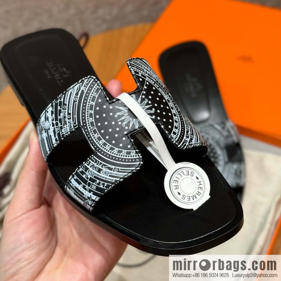 Hermès H's new printed slippers