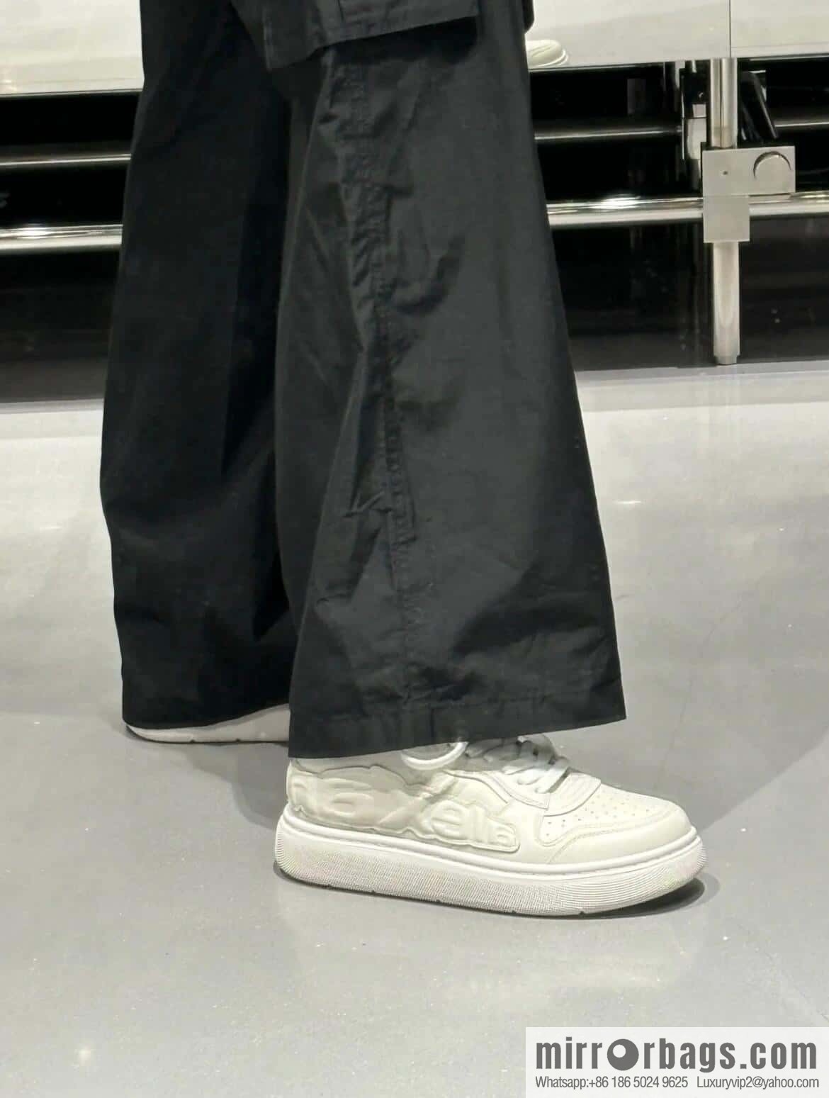 𝐀𝐥𝐞𝐱𝐚𝐧𝐝𝐞𝐫 𝐖𝐚𝐧𝐠 || King embossed thick-soled casual white shoes