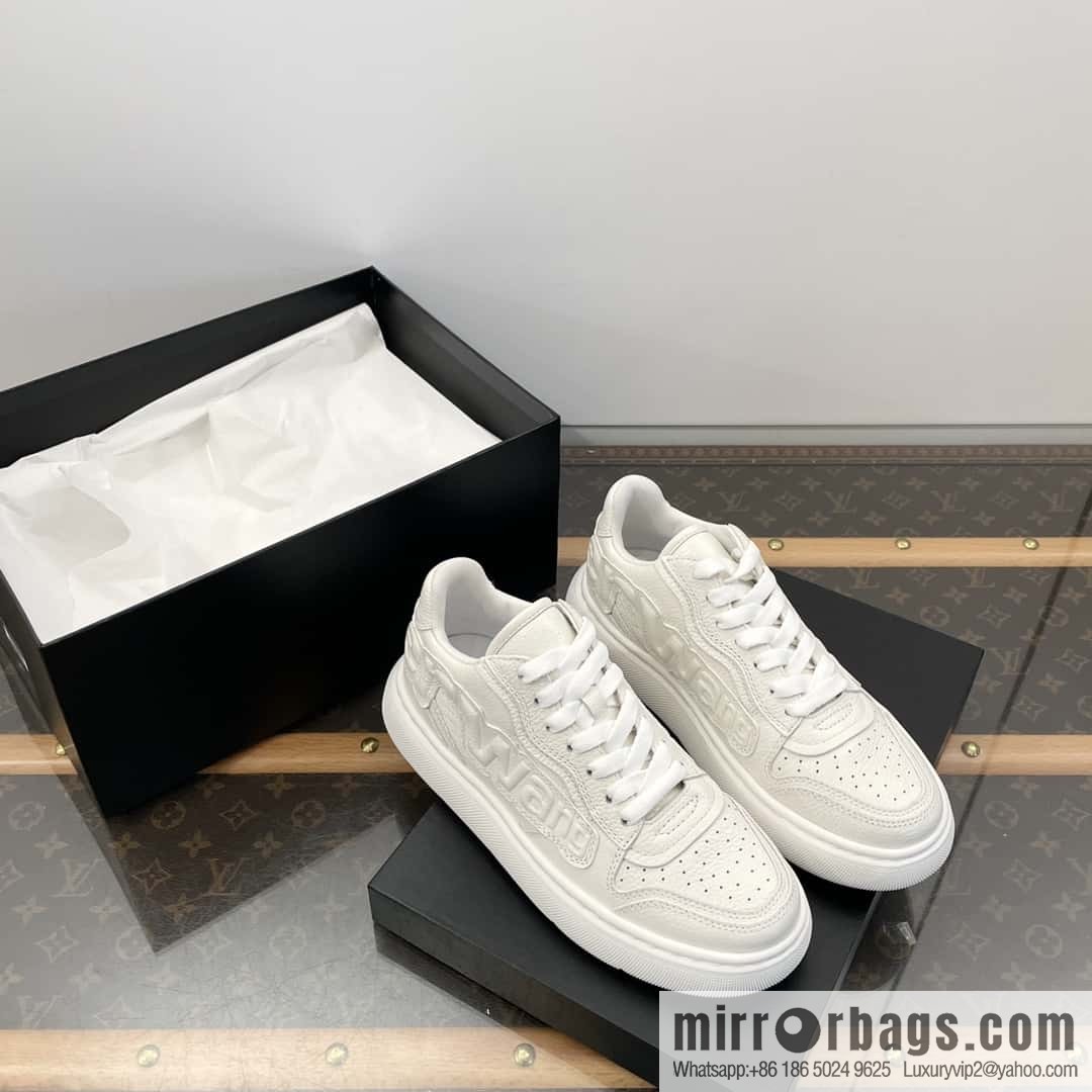 𝐀𝐥𝐞𝐱𝐚𝐧𝐝𝐞𝐫 𝐖𝐚𝐧𝐠 || King embossed thick-soled casual white shoes