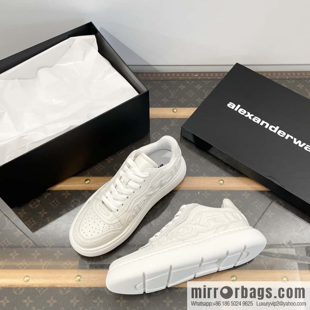 𝐀𝐥𝐞𝐱𝐚𝐧𝐝𝐞𝐫 𝐖𝐚𝐧𝐠 || King embossed thick-soled casual white shoes