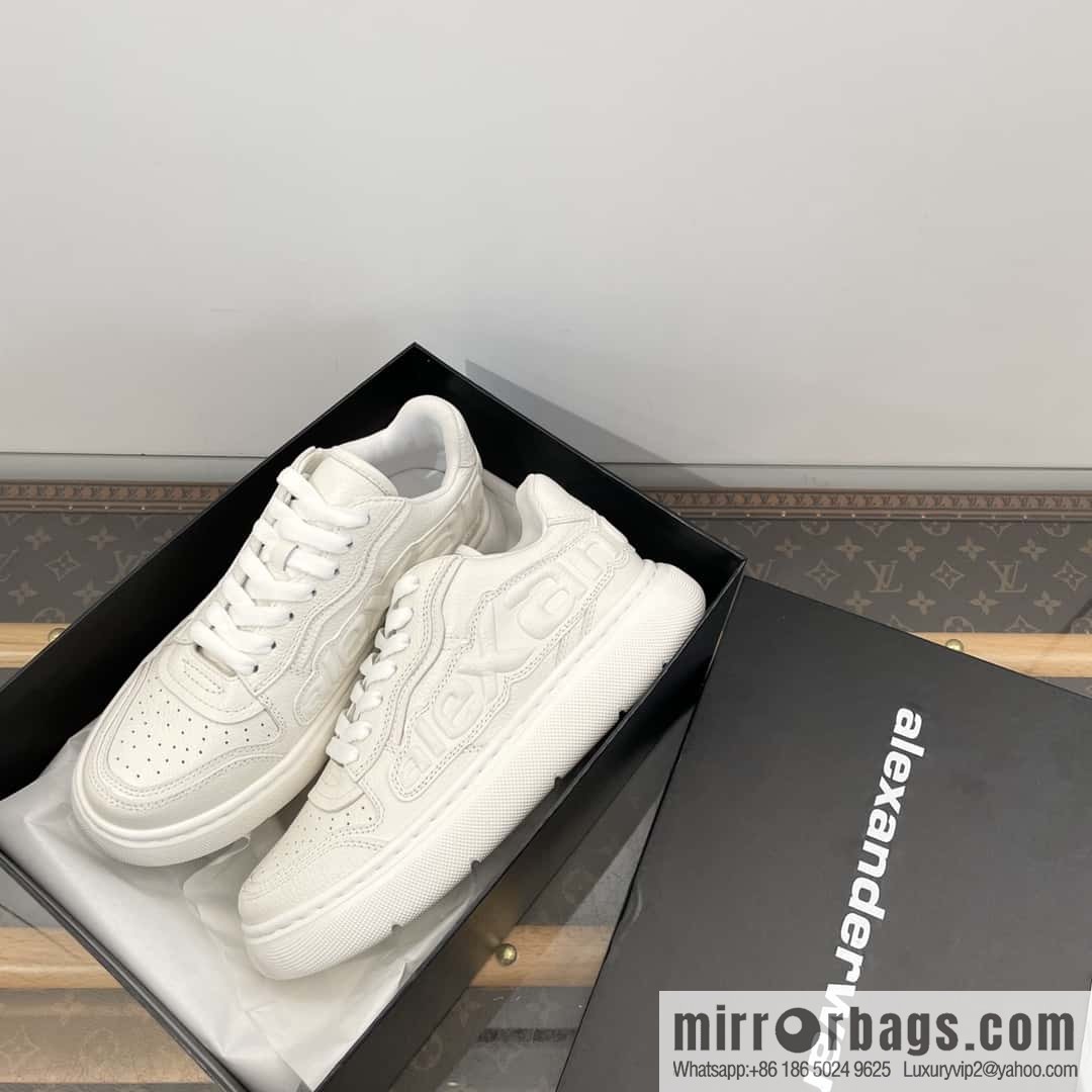 𝐀𝐥𝐞𝐱𝐚𝐧𝐝𝐞𝐫 𝐖𝐚𝐧𝐠 || King embossed thick-soled casual white shoes