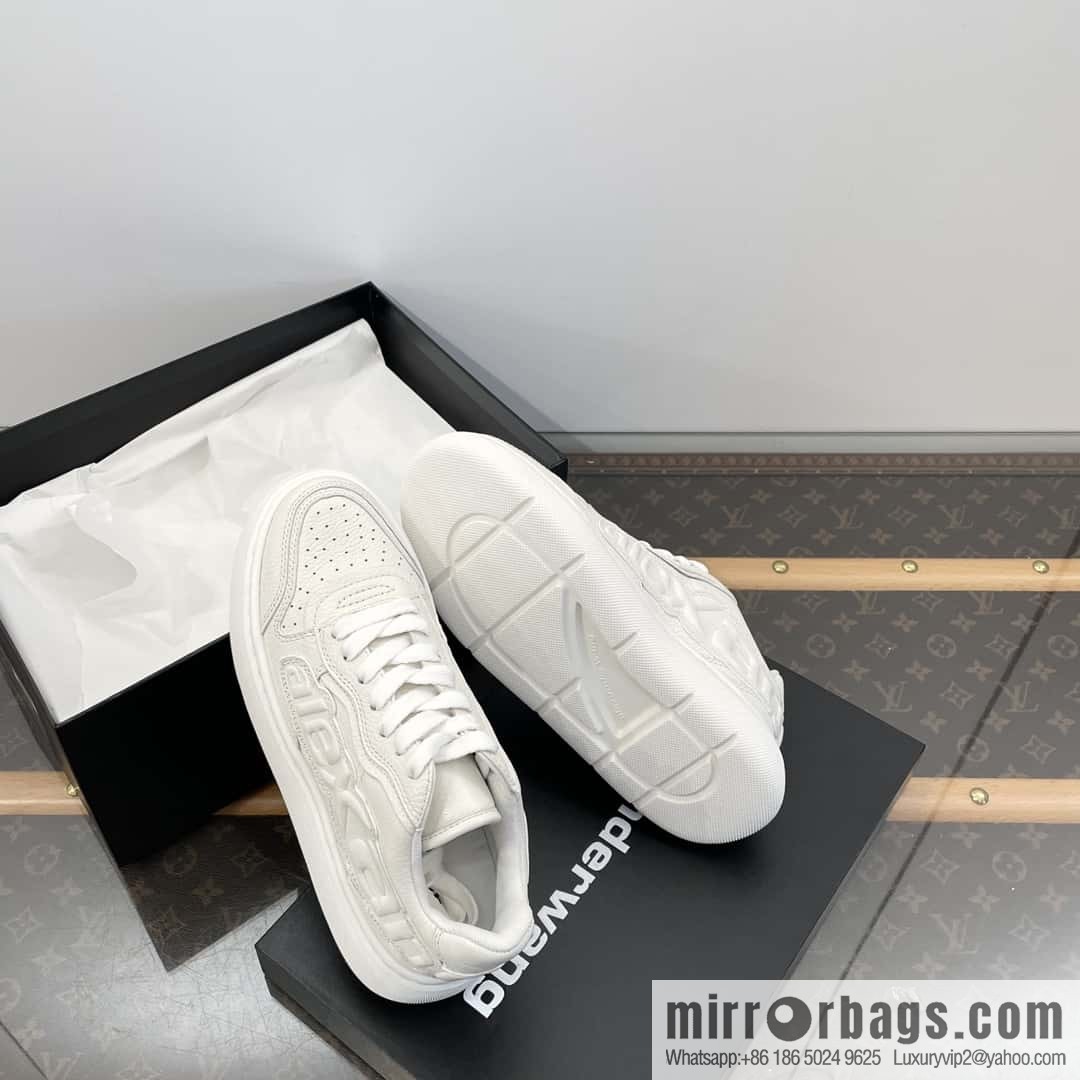 𝐀𝐥𝐞𝐱𝐚𝐧𝐝𝐞𝐫 𝐖𝐚𝐧𝐠 || King embossed thick-soled casual white shoes