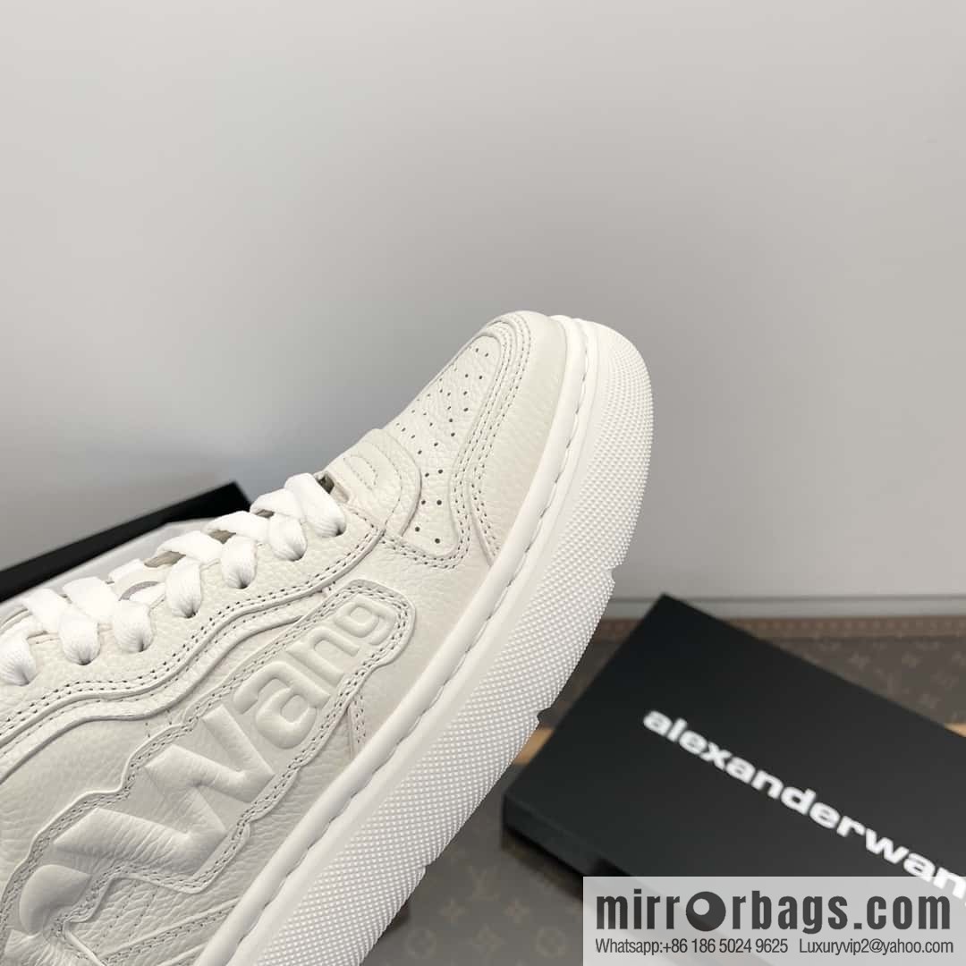 𝐀𝐥𝐞𝐱𝐚𝐧𝐝𝐞𝐫 𝐖𝐚𝐧𝐠 || King embossed thick-soled casual white shoes