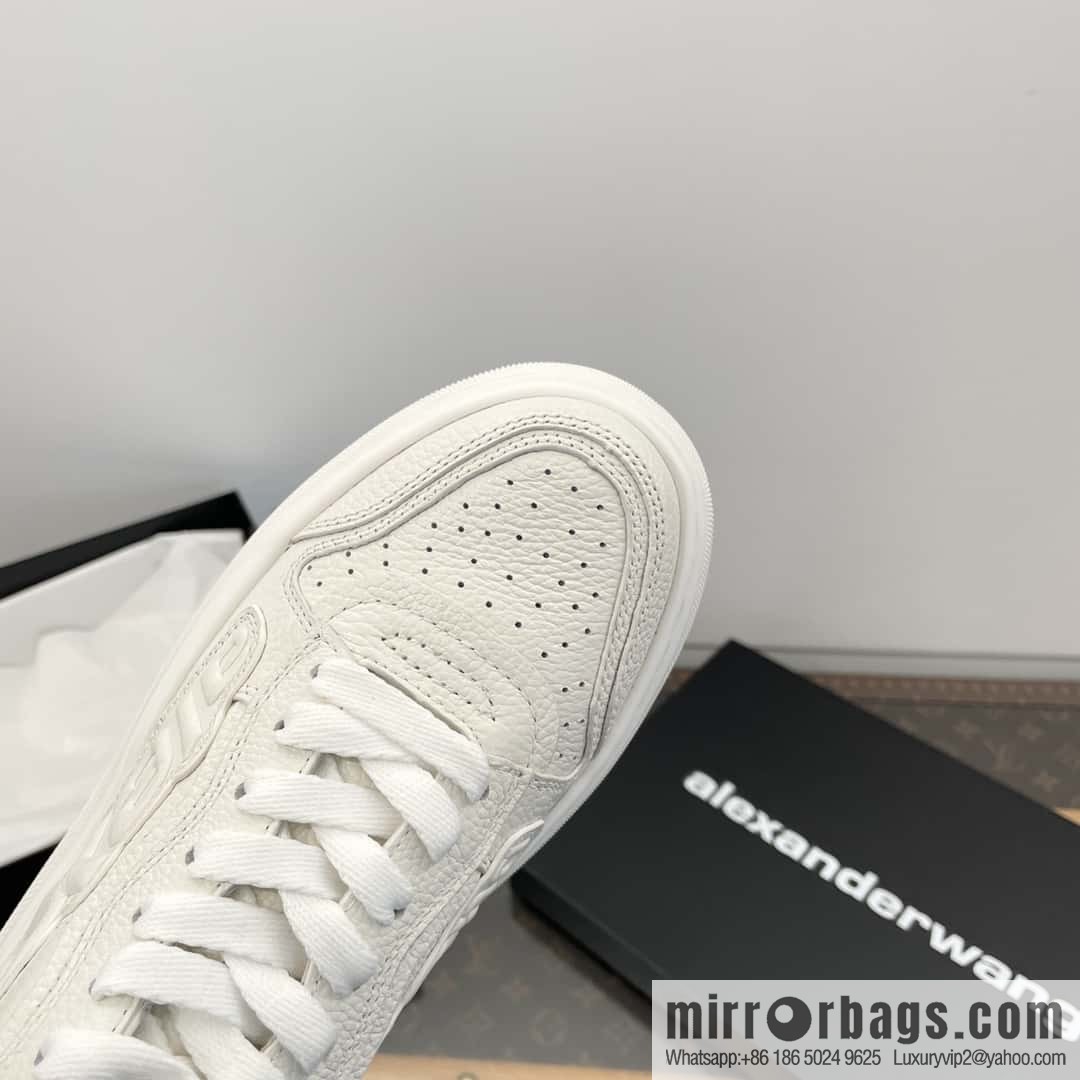 𝐀𝐥𝐞𝐱𝐚𝐧𝐝𝐞𝐫 𝐖𝐚𝐧𝐠 || King embossed thick-soled casual white shoes