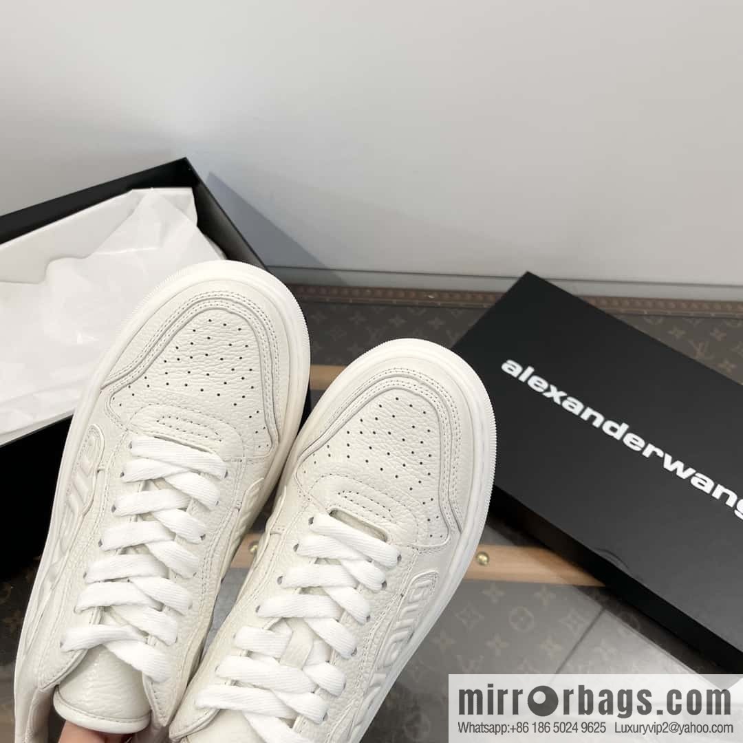 𝐀𝐥𝐞𝐱𝐚𝐧𝐝𝐞𝐫 𝐖𝐚𝐧𝐠 || King embossed thick-soled casual white shoes