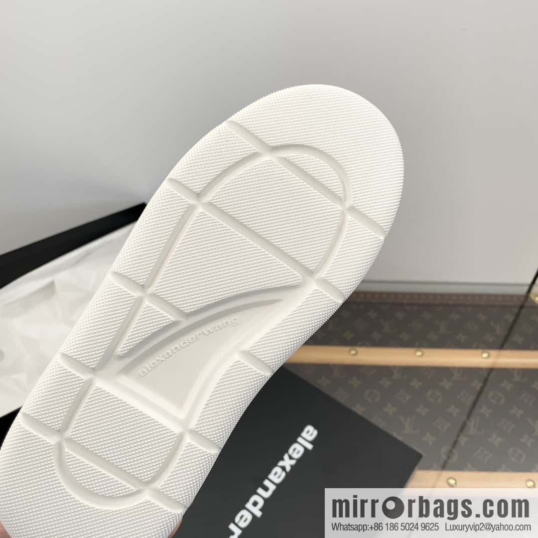 𝐀𝐥𝐞𝐱𝐚𝐧𝐝𝐞𝐫 𝐖𝐚𝐧𝐠 || King embossed thick-soled casual white shoes