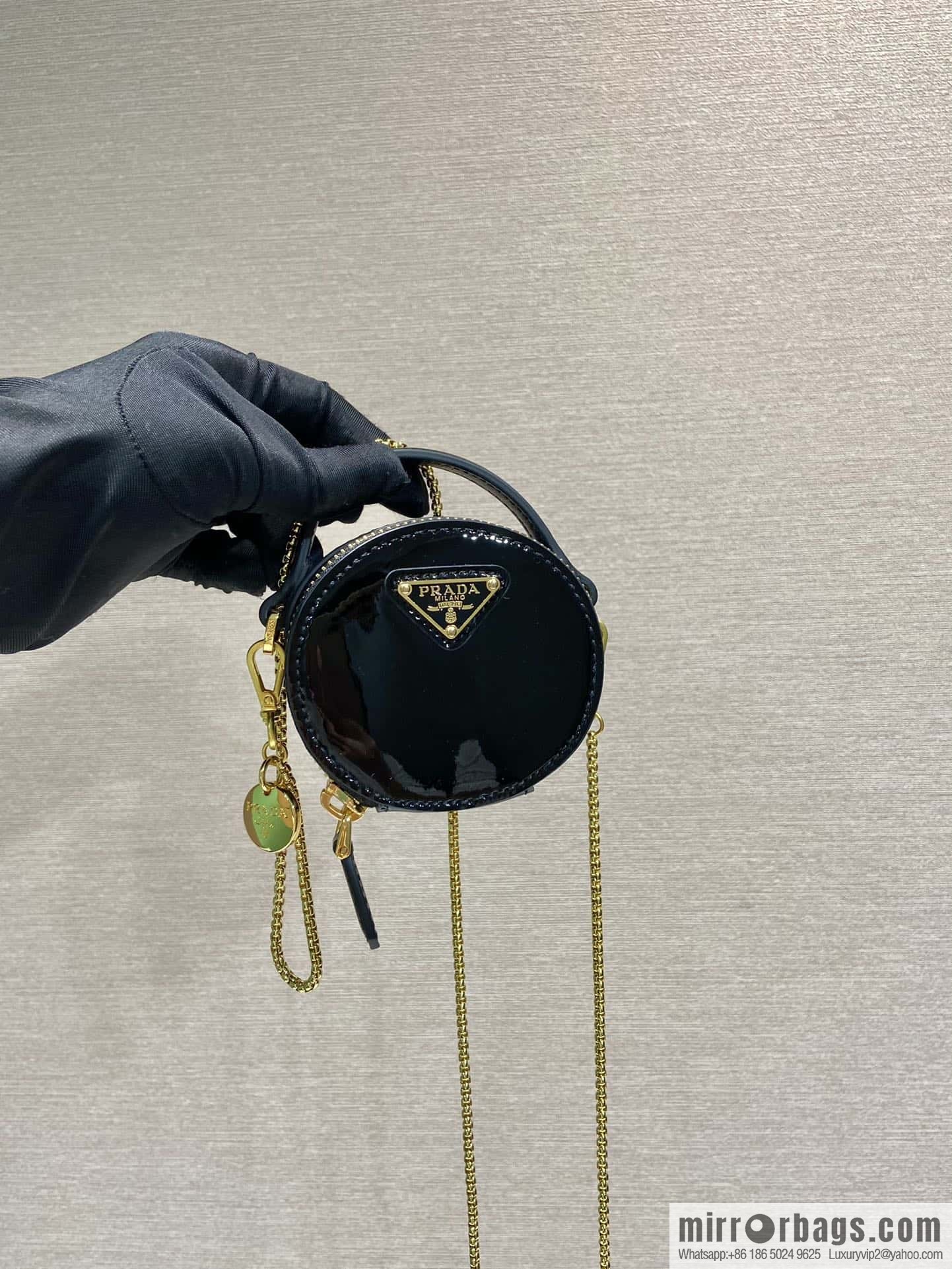 PRADA 🎉 patent leather small round bag 🎉 1NR023 🎉🎉 black