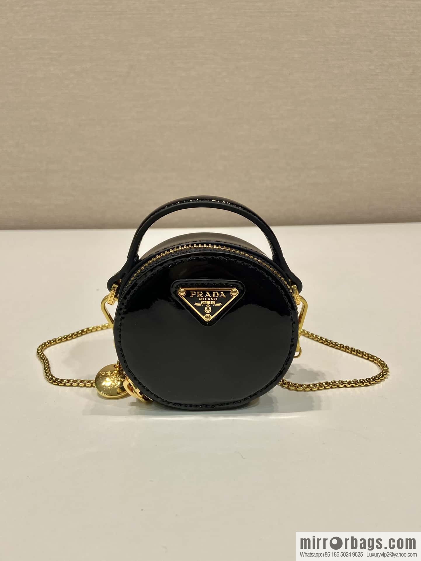 PRADA 🎉 patent leather small round bag 🎉 1NR023 🎉🎉 black