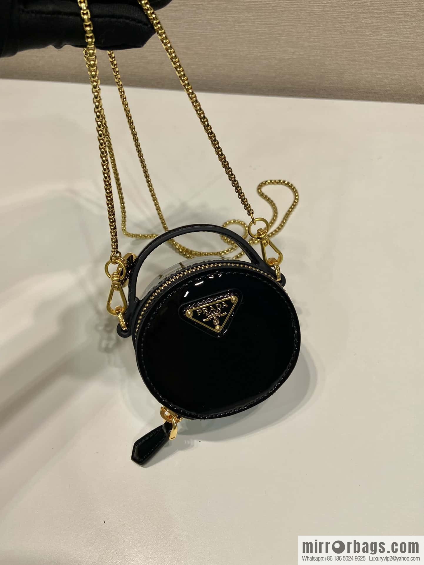 PRADA 🎉 patent leather small round bag 🎉 1NR023 🎉🎉 black